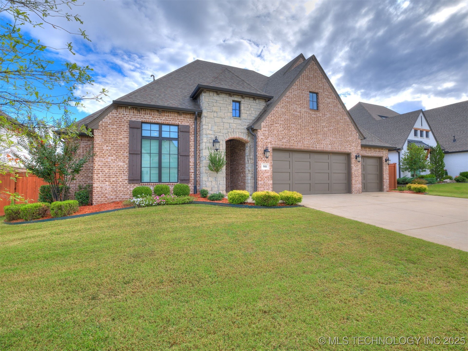 908 W 86th Place S Property Photo 1