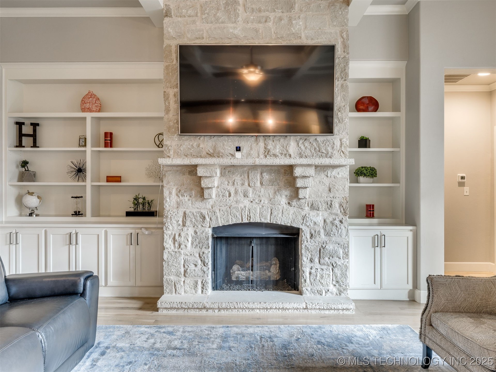 908 W 86th Place S Property Photo 6