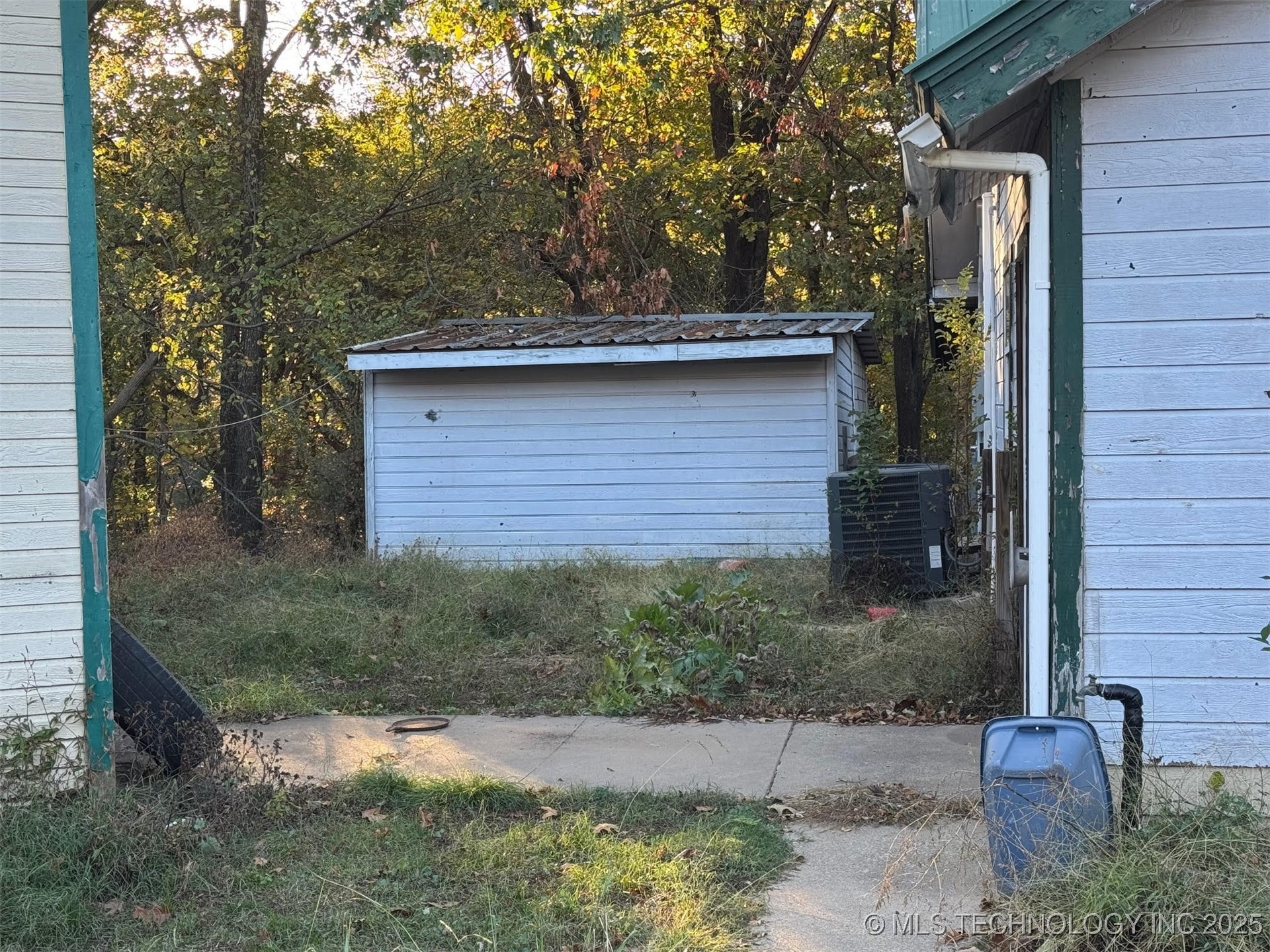 9611 Celia Berryhill Road Property Photo 5