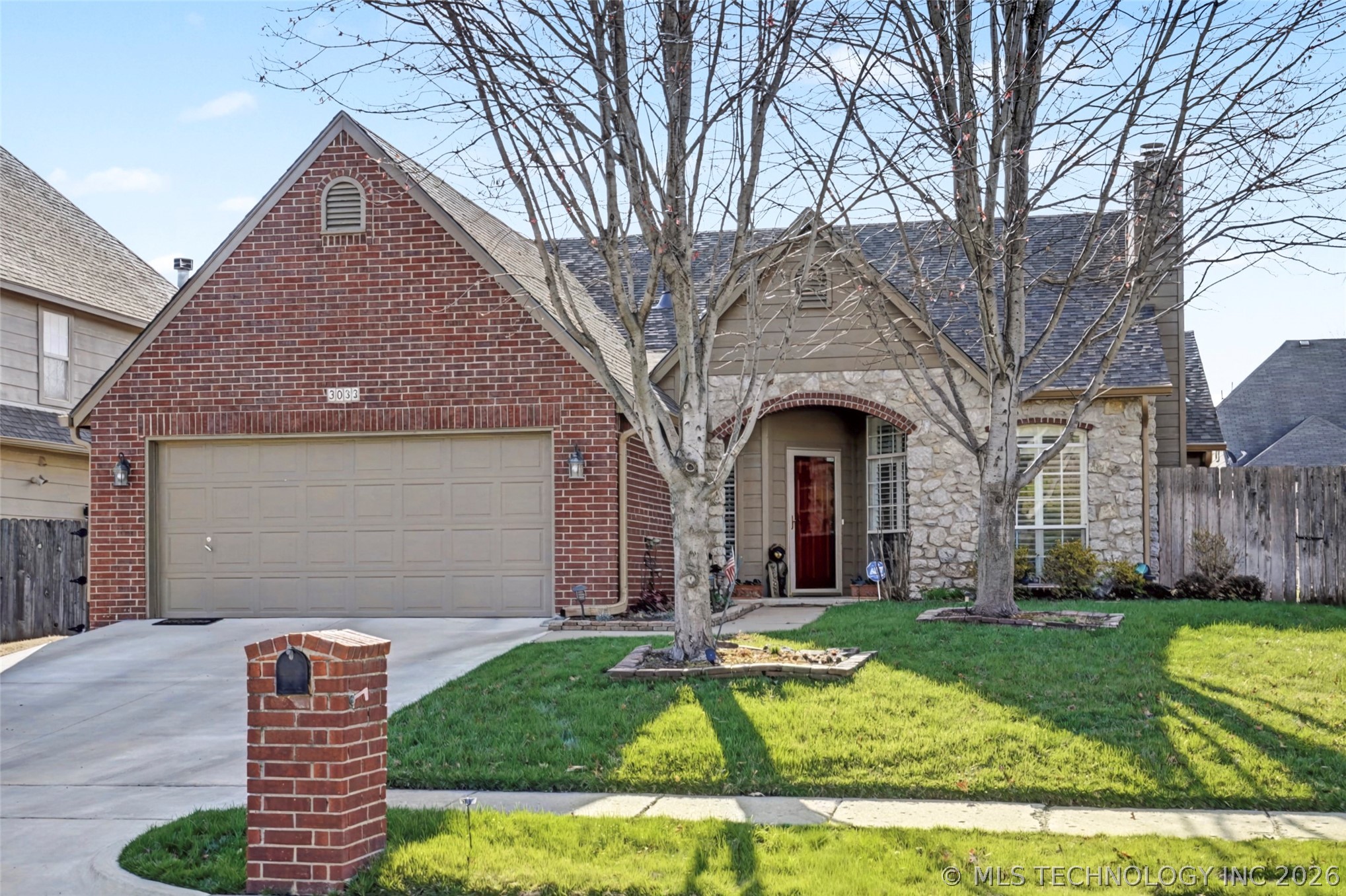 3033 W Oakland Street Property Photo 1