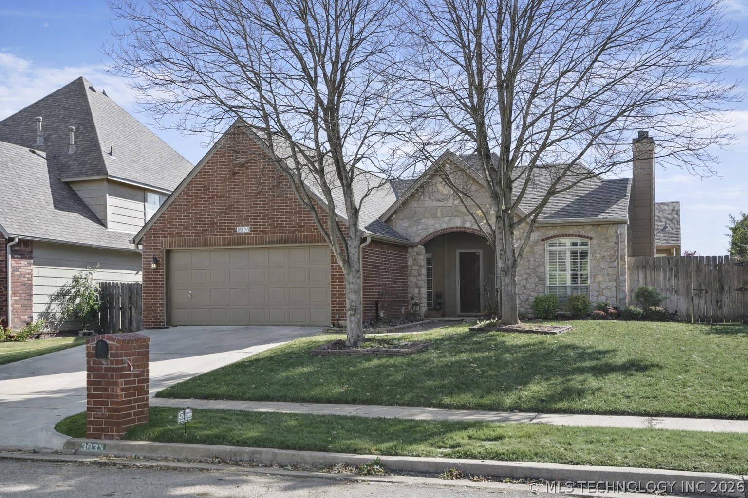 3033 W Oakland Street Property Photo 2