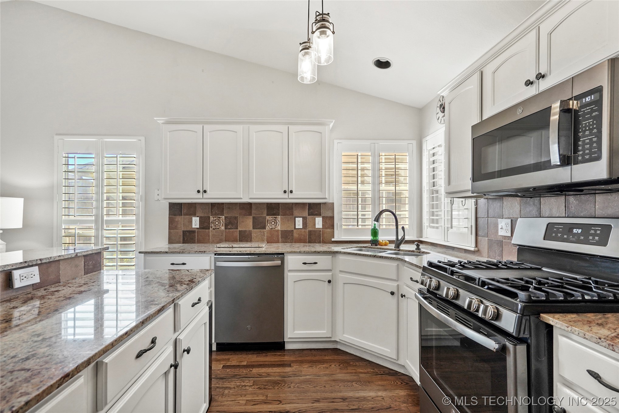 3033 W Oakland Street Property Photo 10