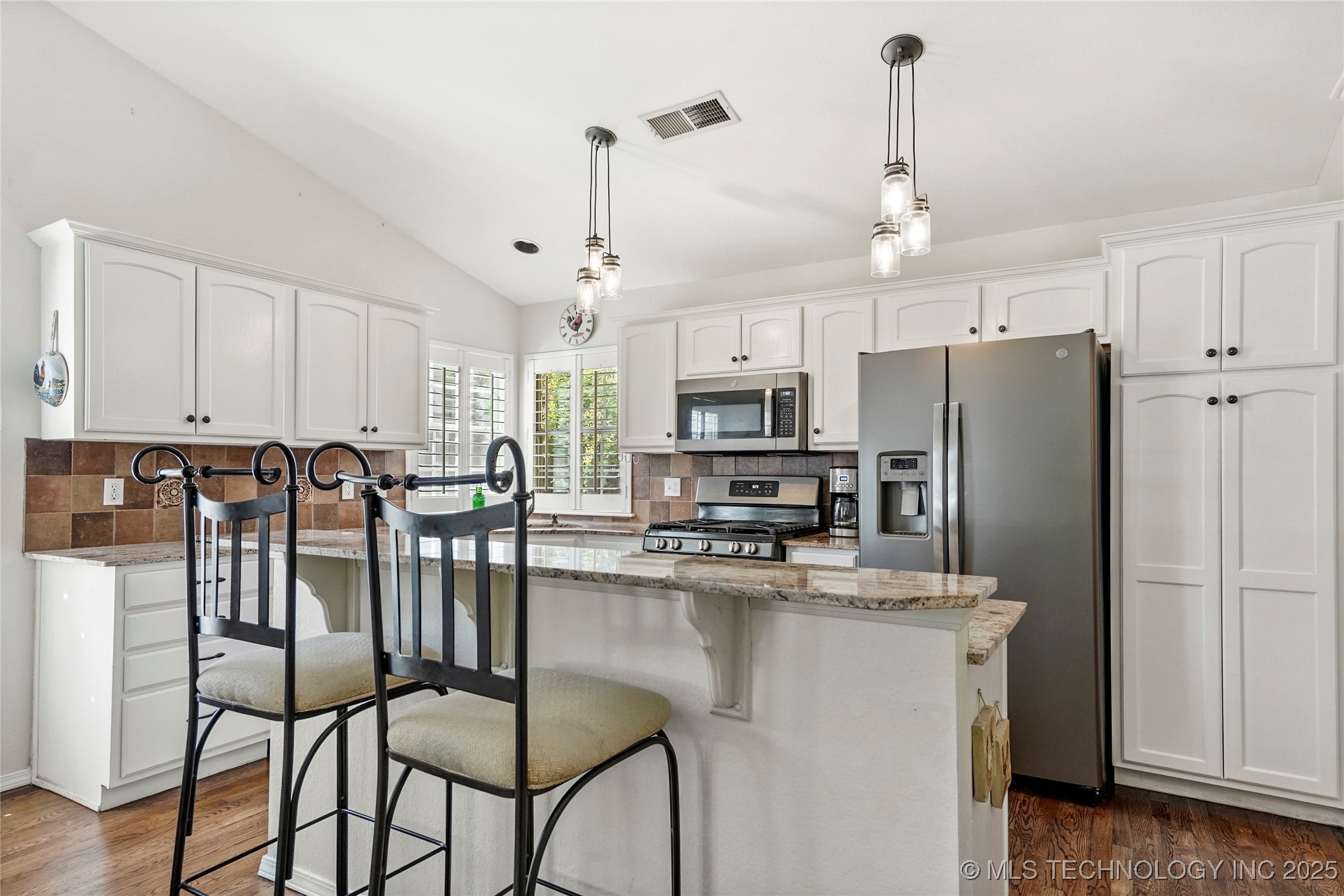 3033 W Oakland Street Property Photo 11