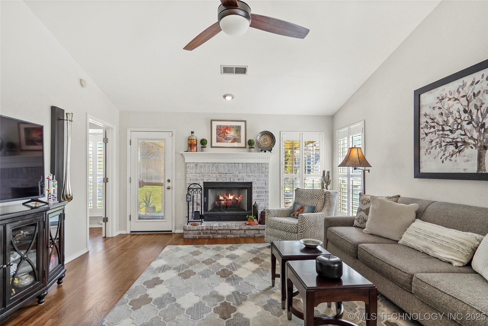 3033 W Oakland Street Property Photo 13