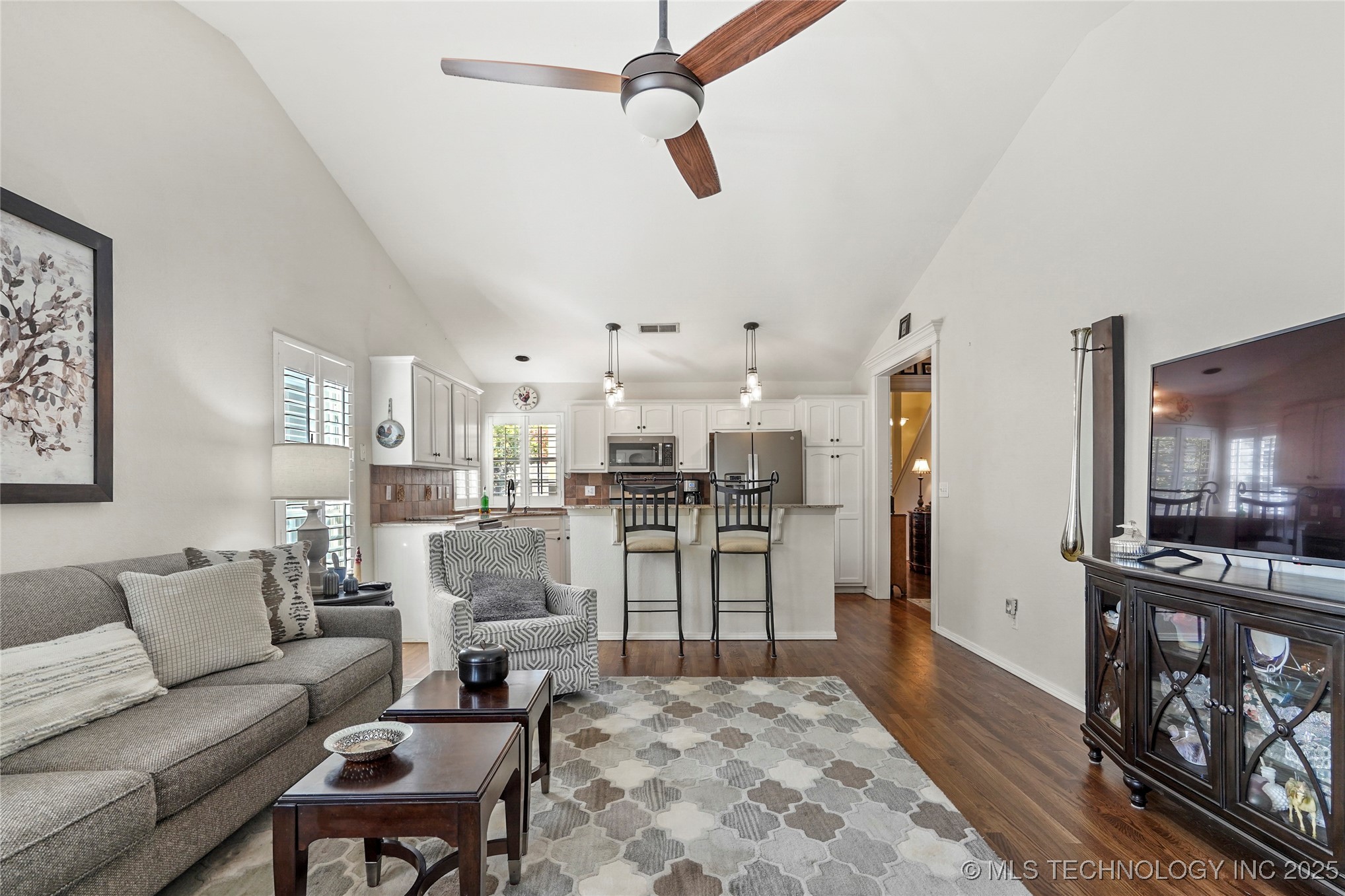 3033 W Oakland Street Property Photo 14