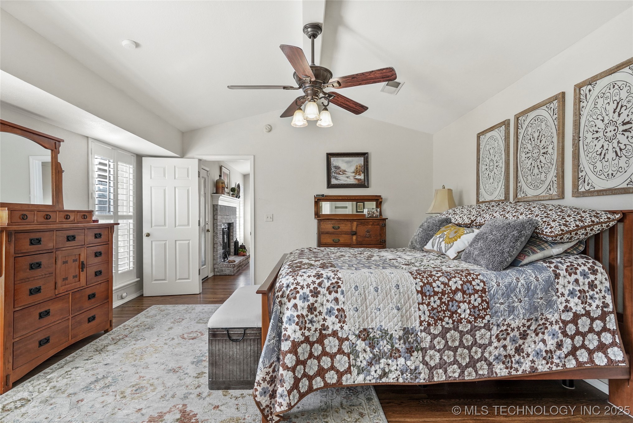 3033 W Oakland Street Property Photo 17