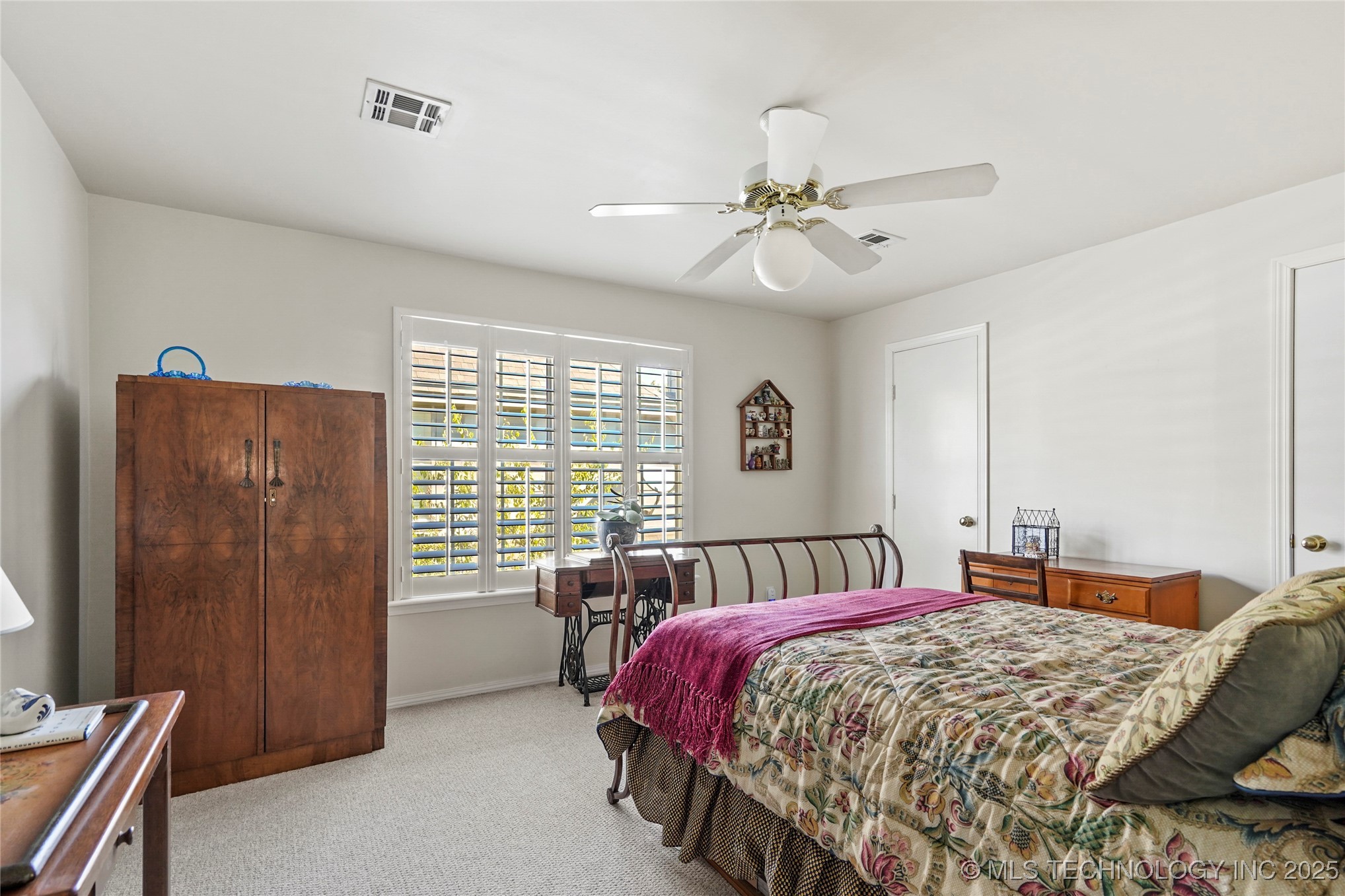 3033 W Oakland Street Property Photo 25