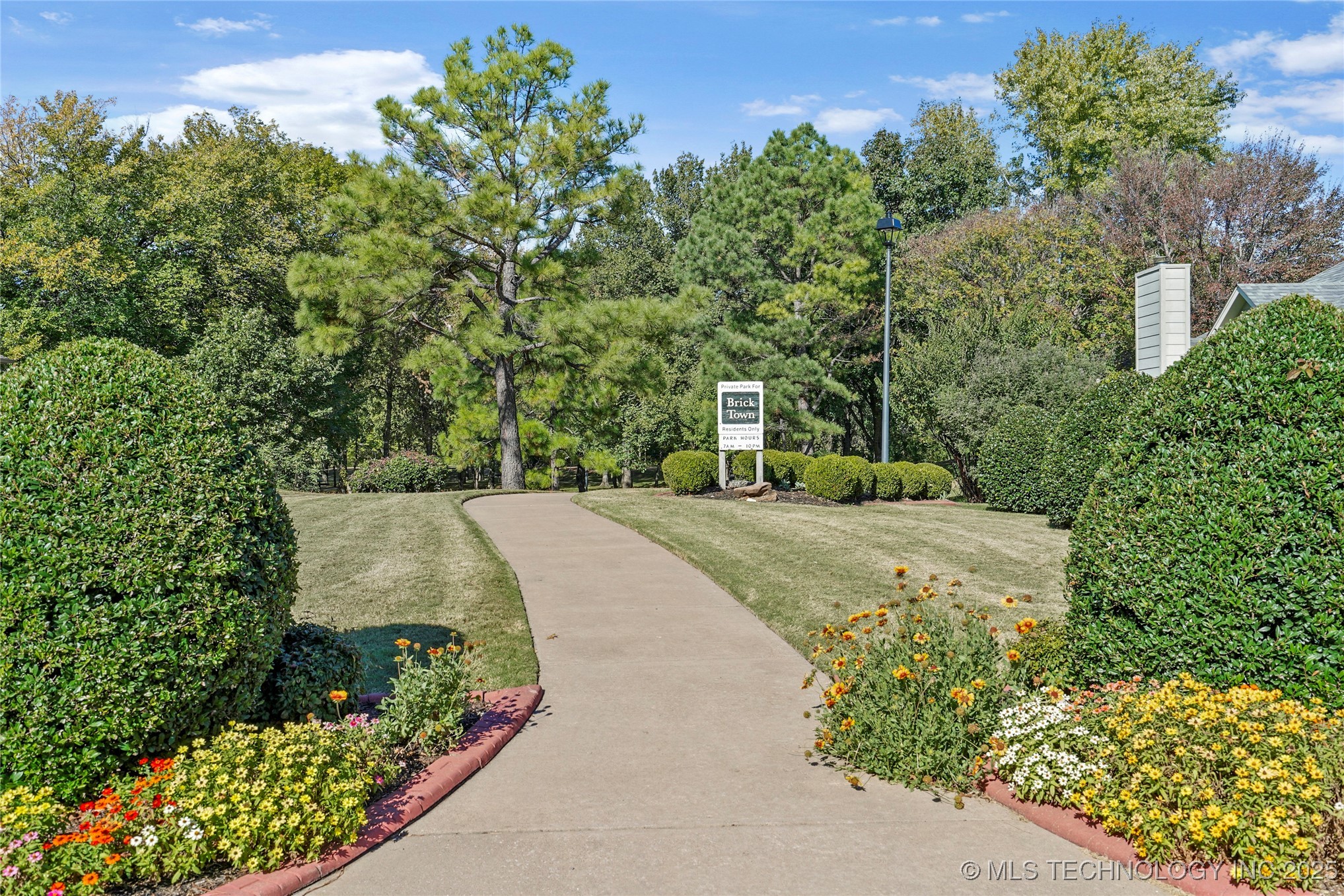 3033 W Oakland Street Property Photo 30