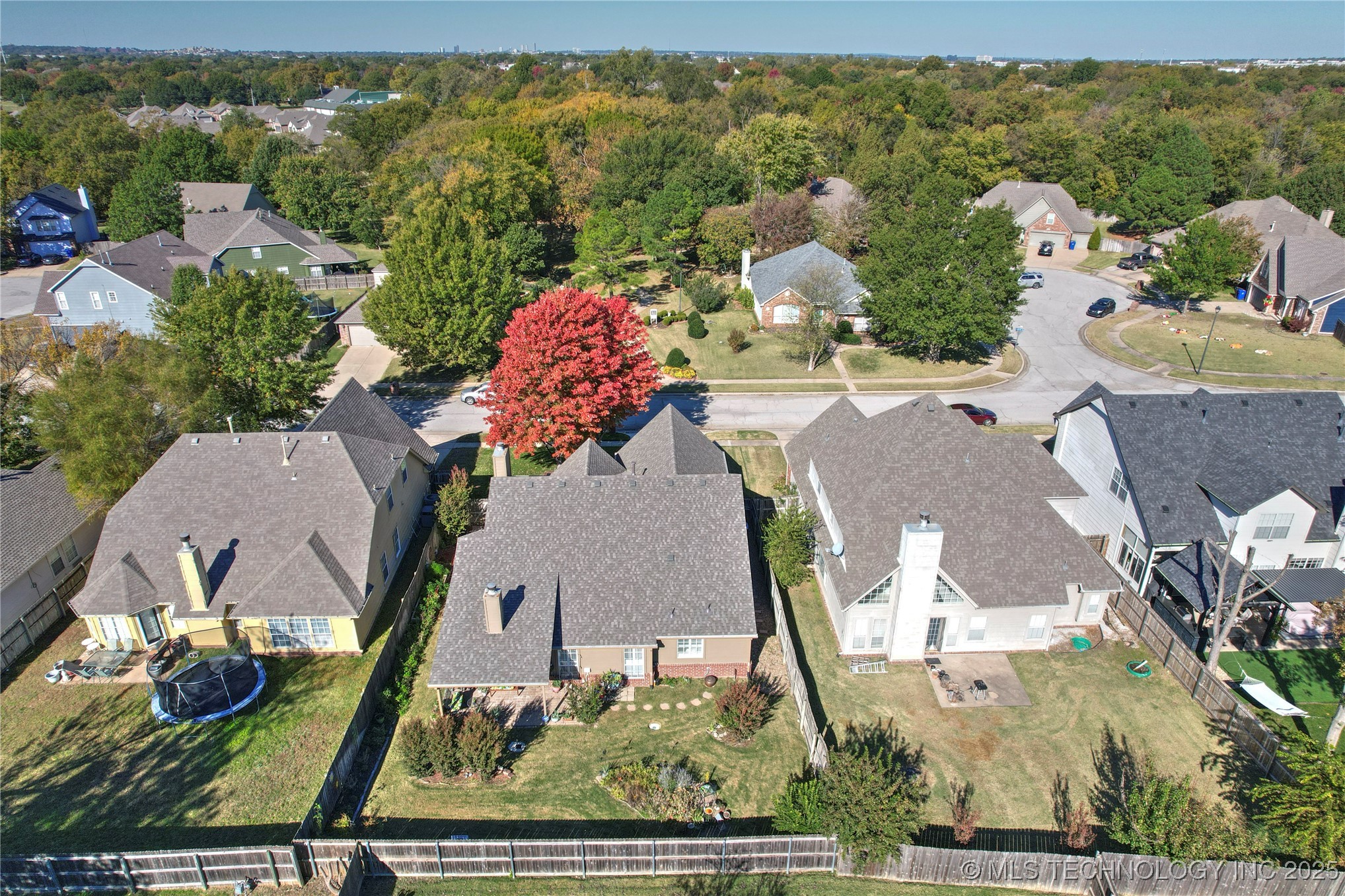 3033 W Oakland Street Property Photo 31