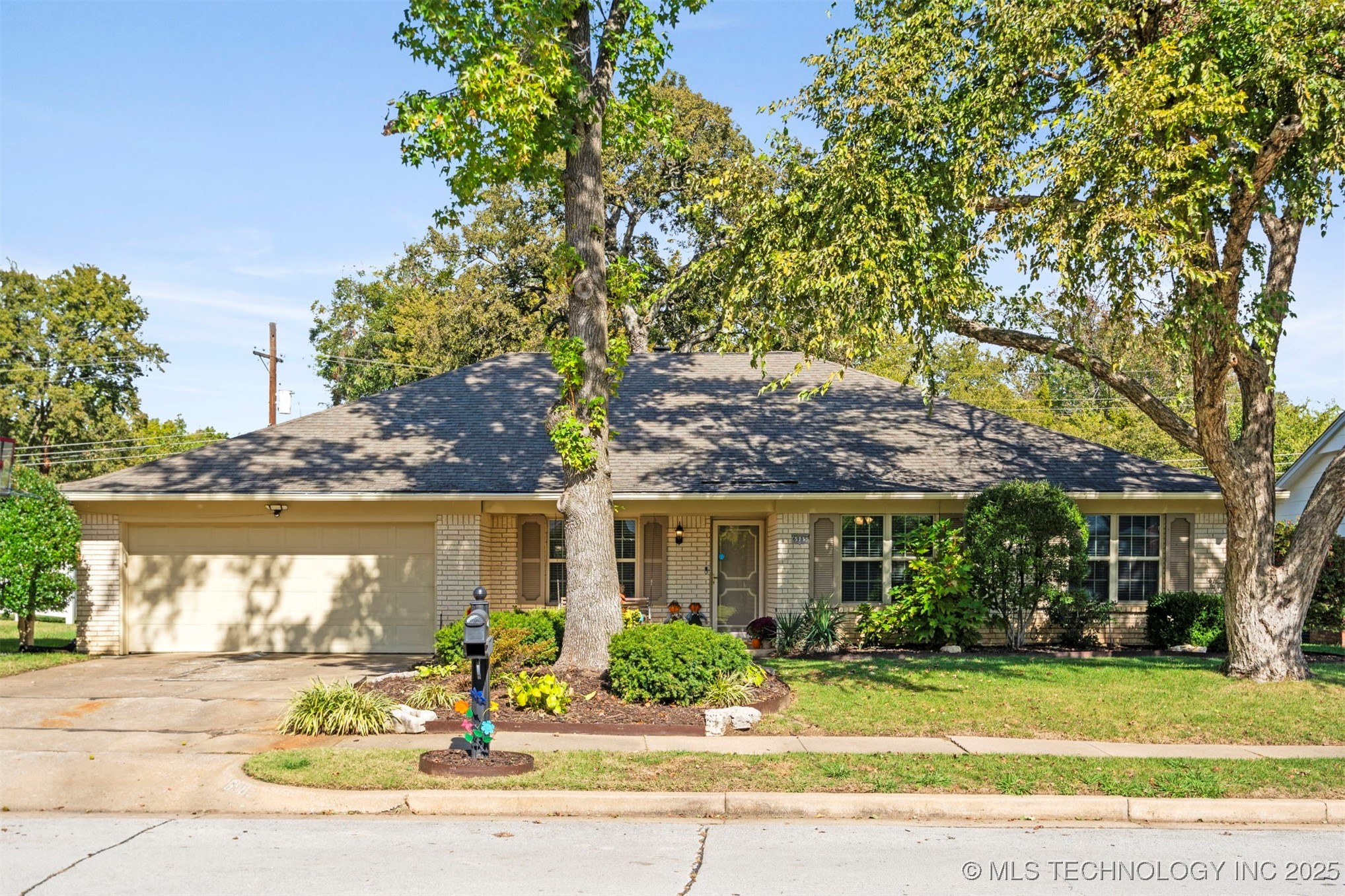 6985 E 72nd Street S Property Photo 1