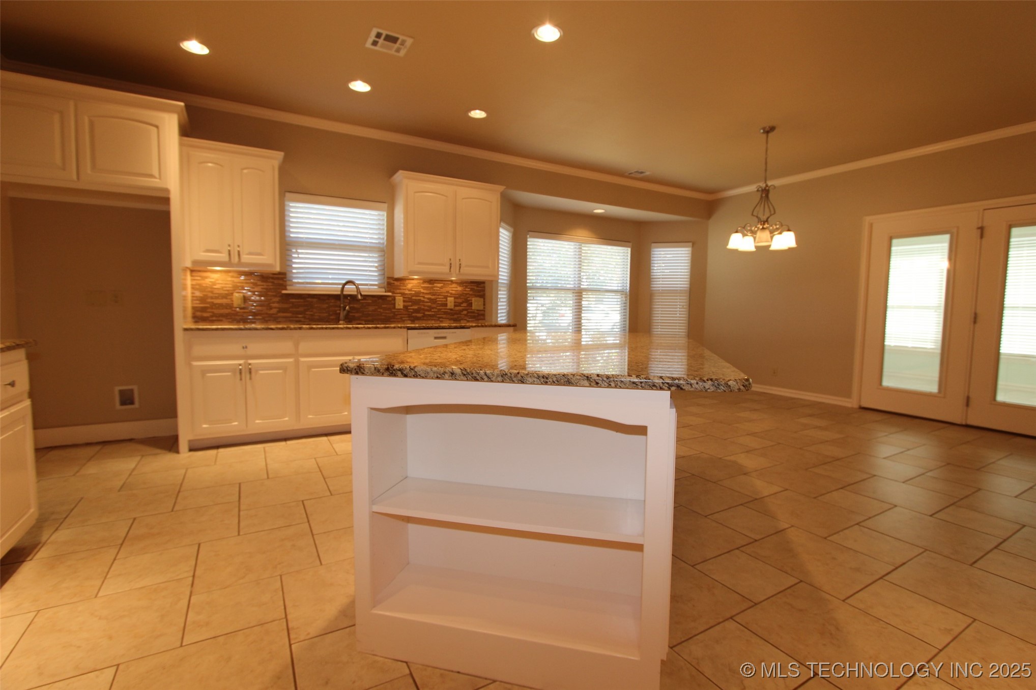 6932 S 73rd East Avenue Property Photo 6