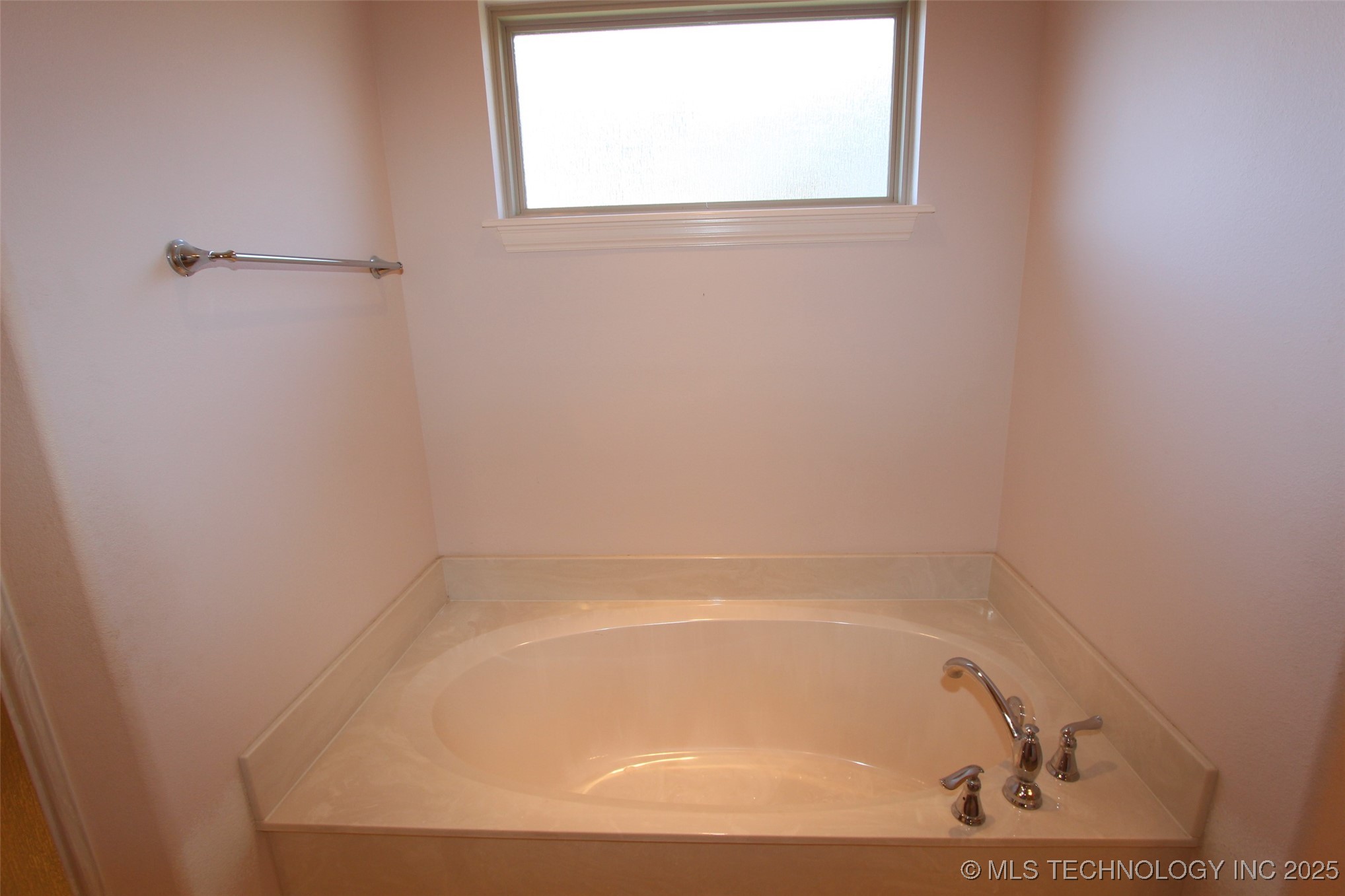 6932 S 73rd East Avenue Property Photo 15