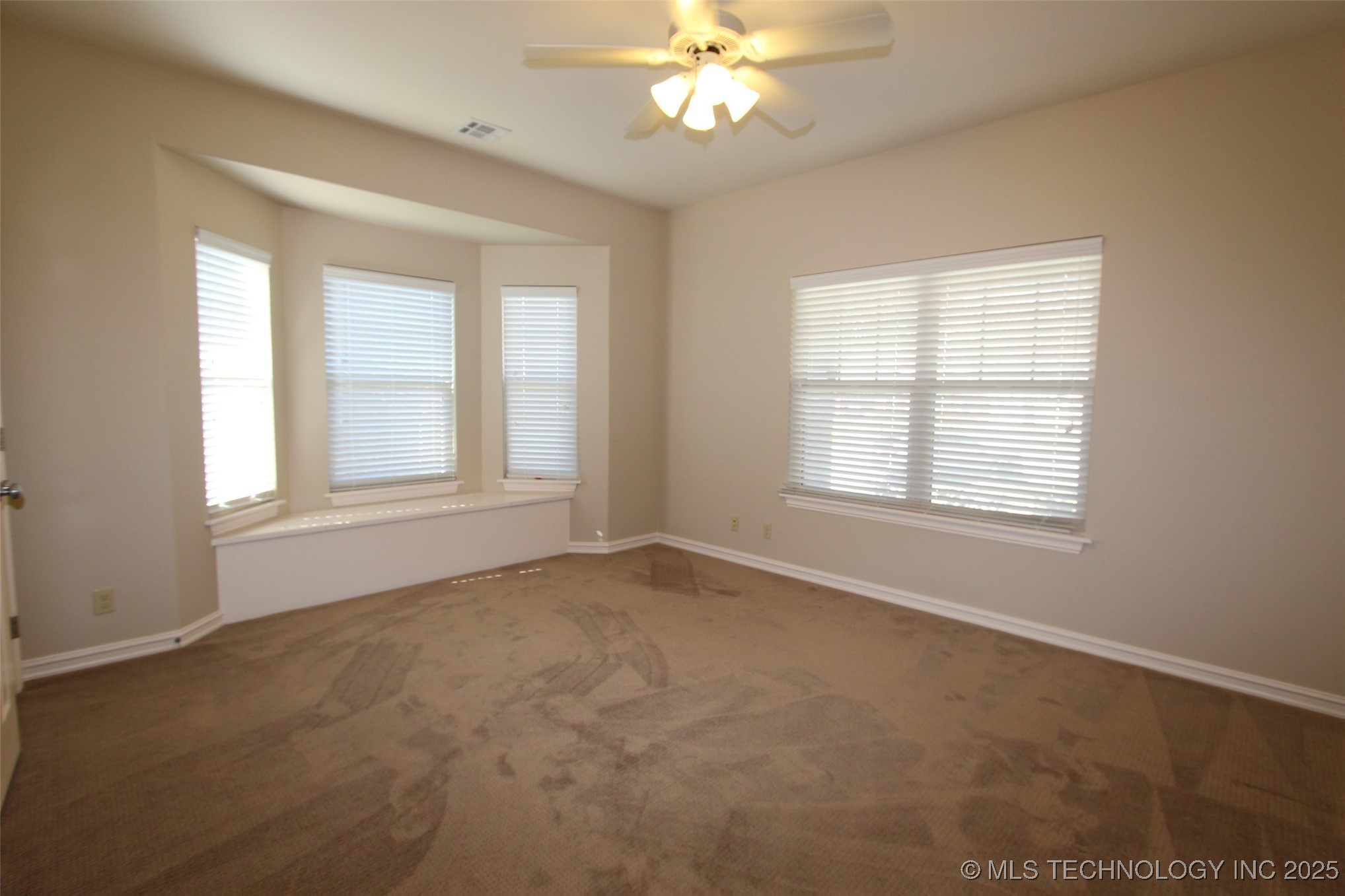 6932 S 73rd East Avenue Property Photo 17