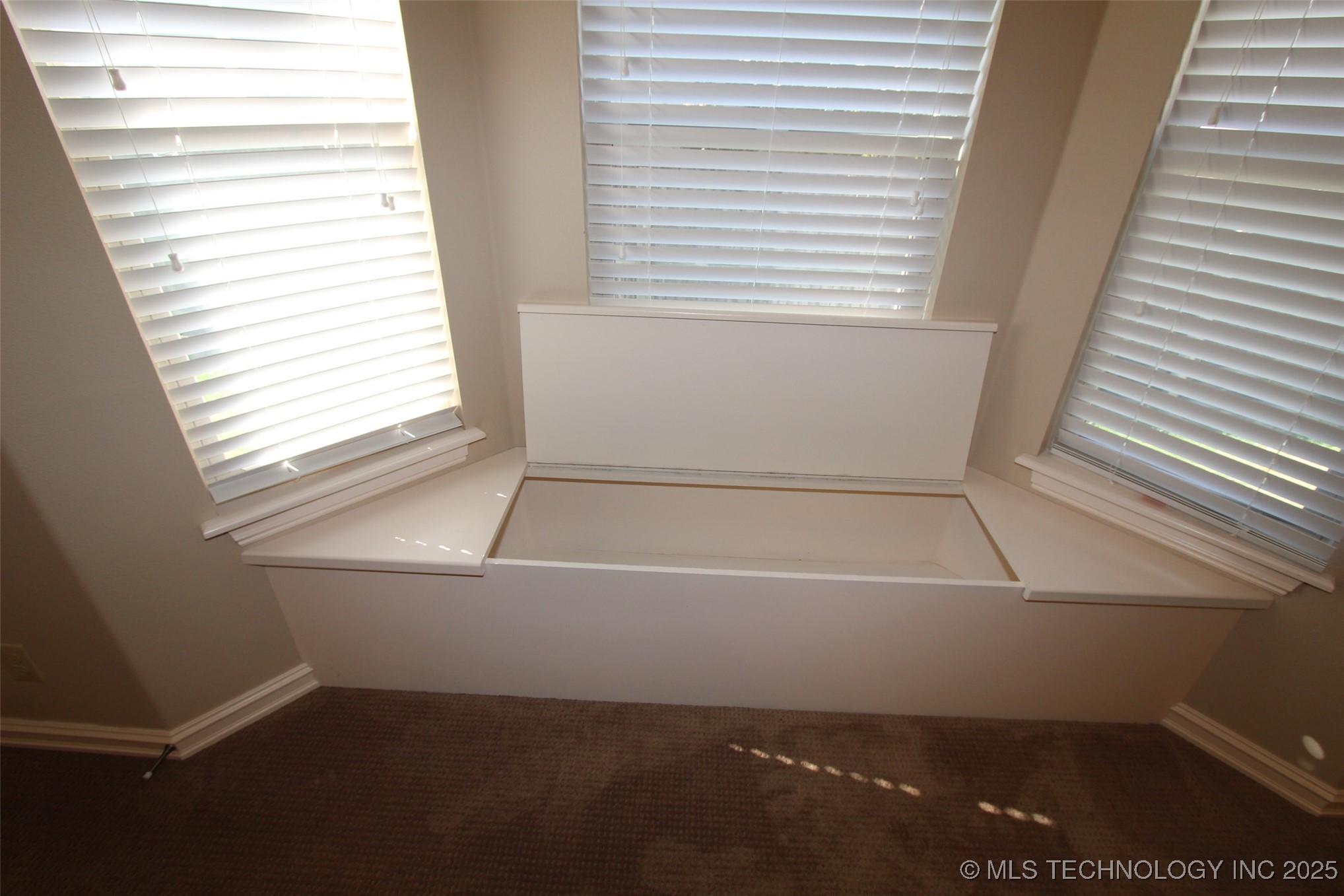 6932 S 73rd East Avenue Property Photo 18