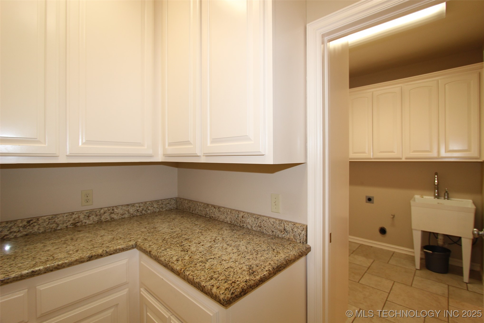 6932 S 73rd East Avenue Property Photo 23