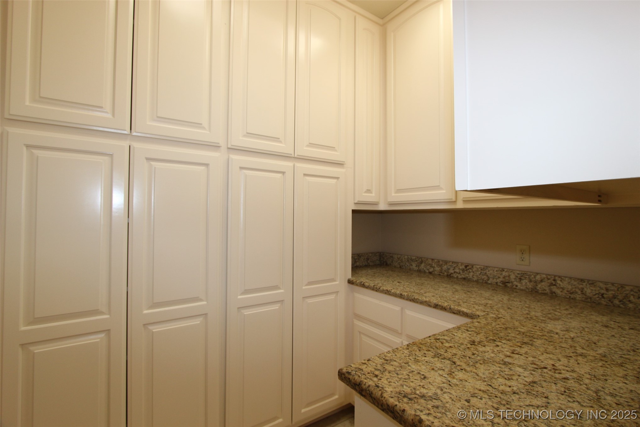 6932 S 73rd East Avenue Property Photo 24