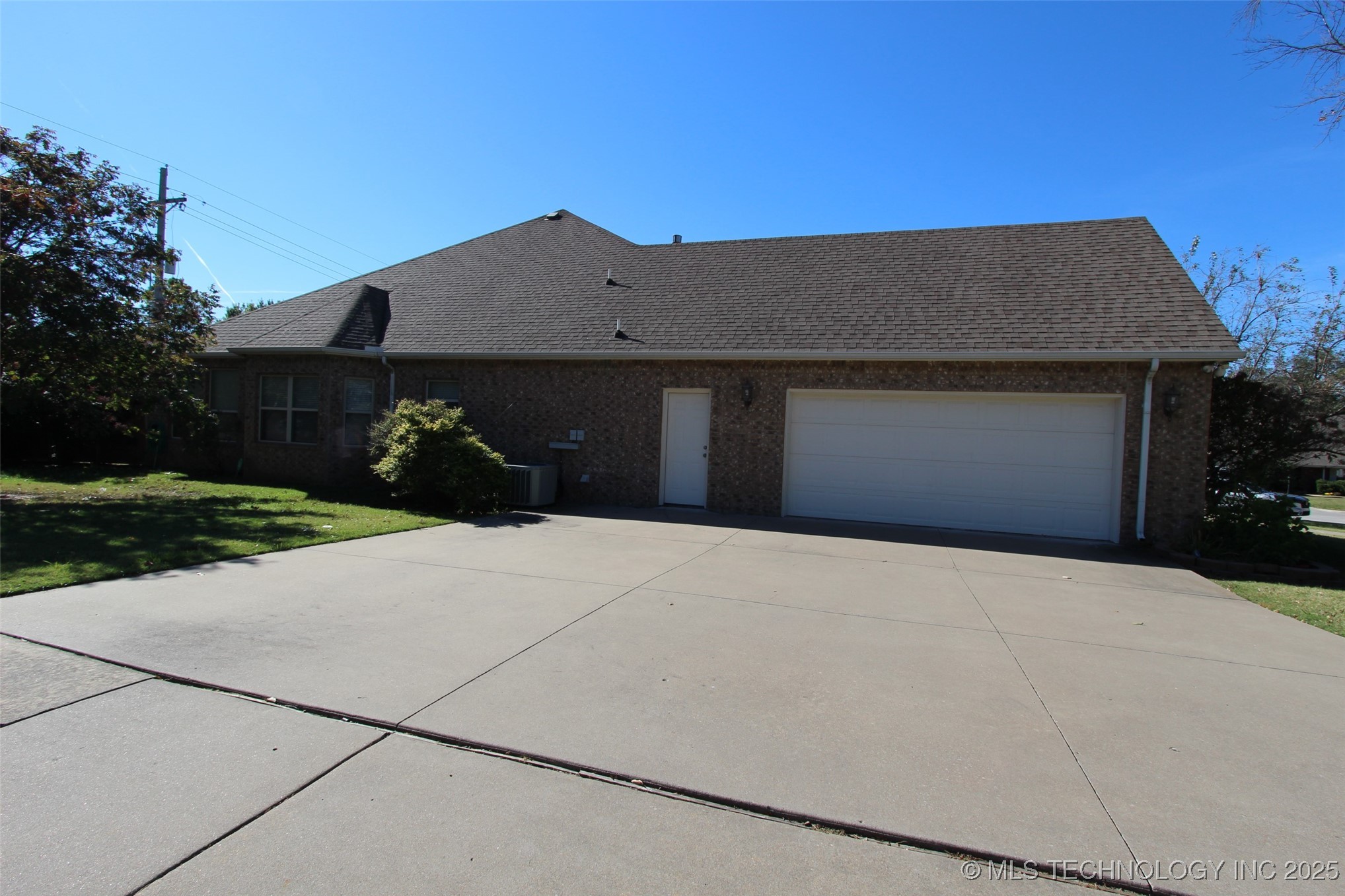 6932 S 73rd East Avenue Property Photo 37