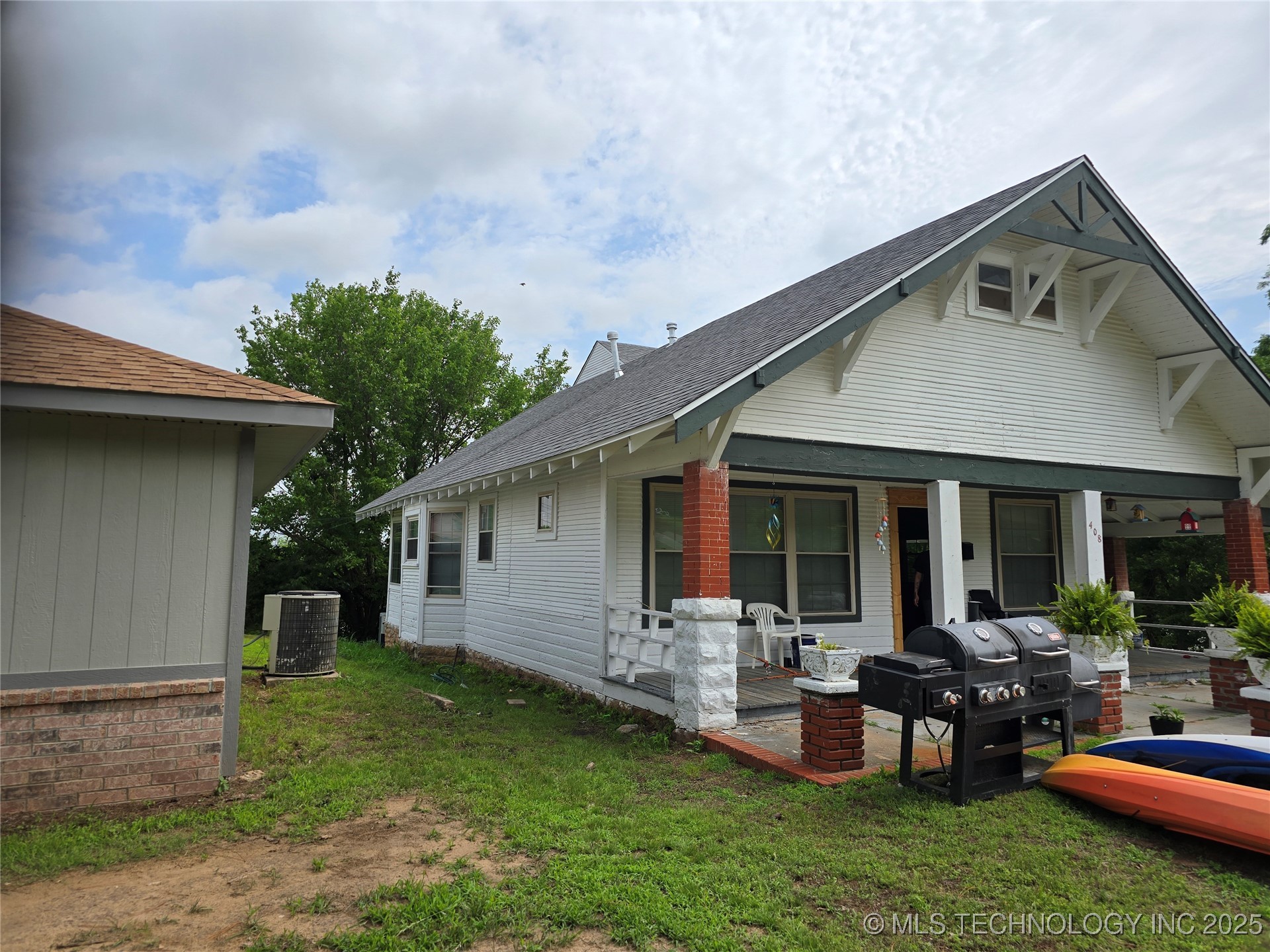 406 Denver Street Property Photo 3