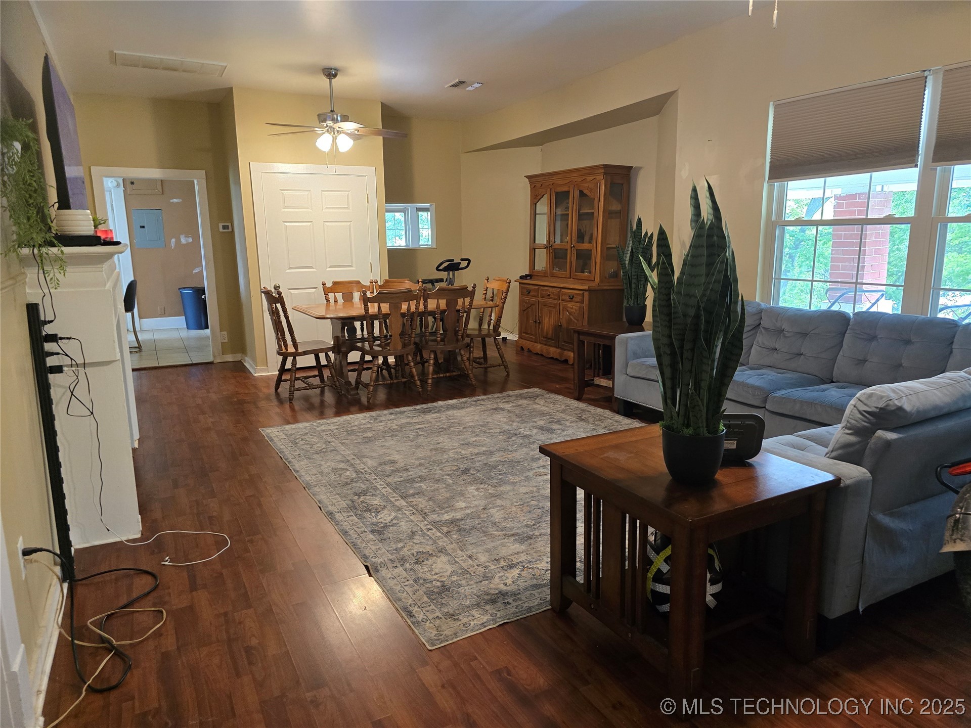 406 Denver Street Property Photo 7