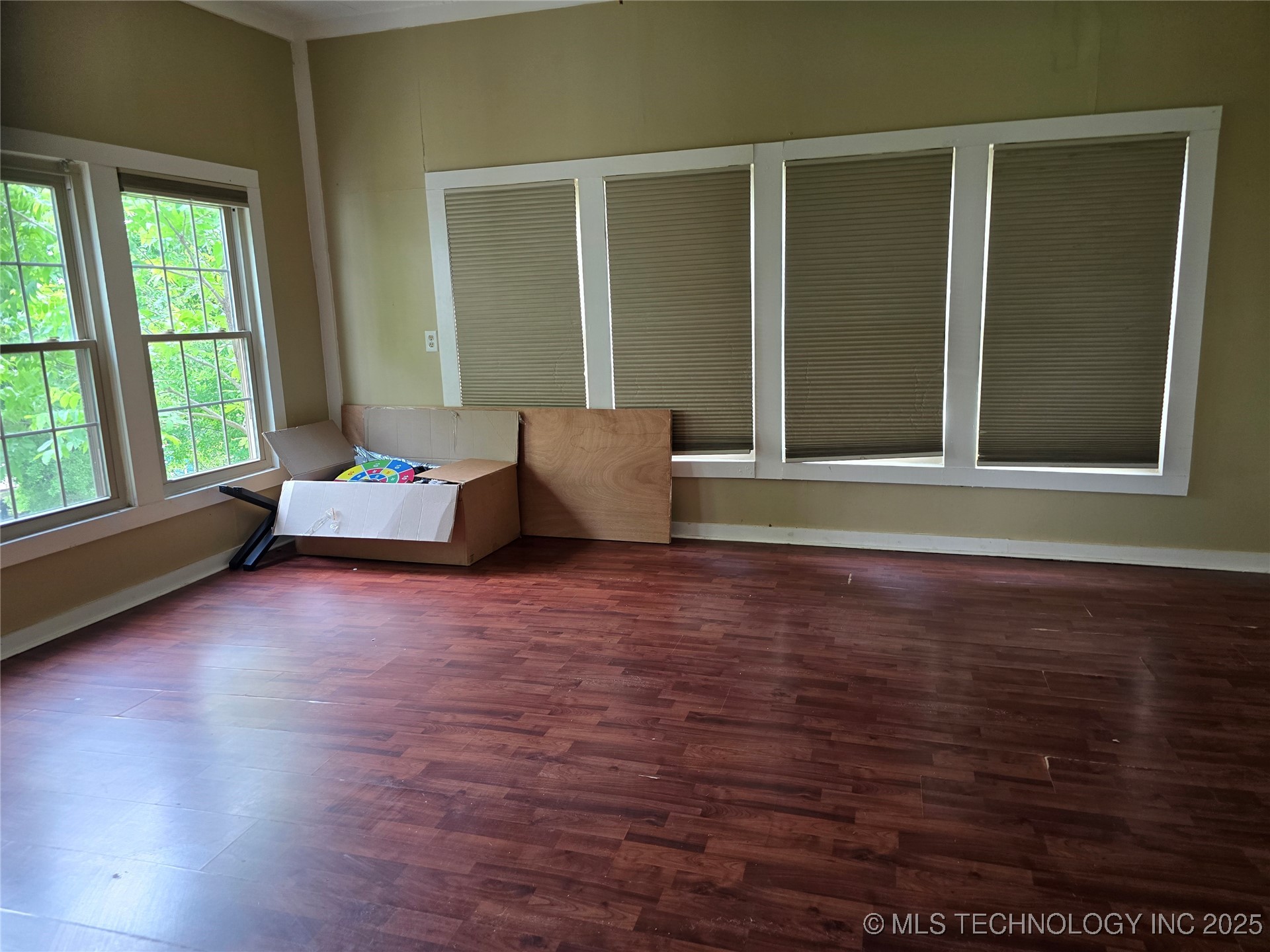 406 Denver Street Property Photo 8