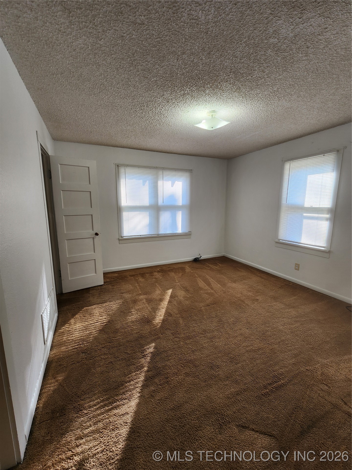 611 N 7th Avenue Property Photo 7