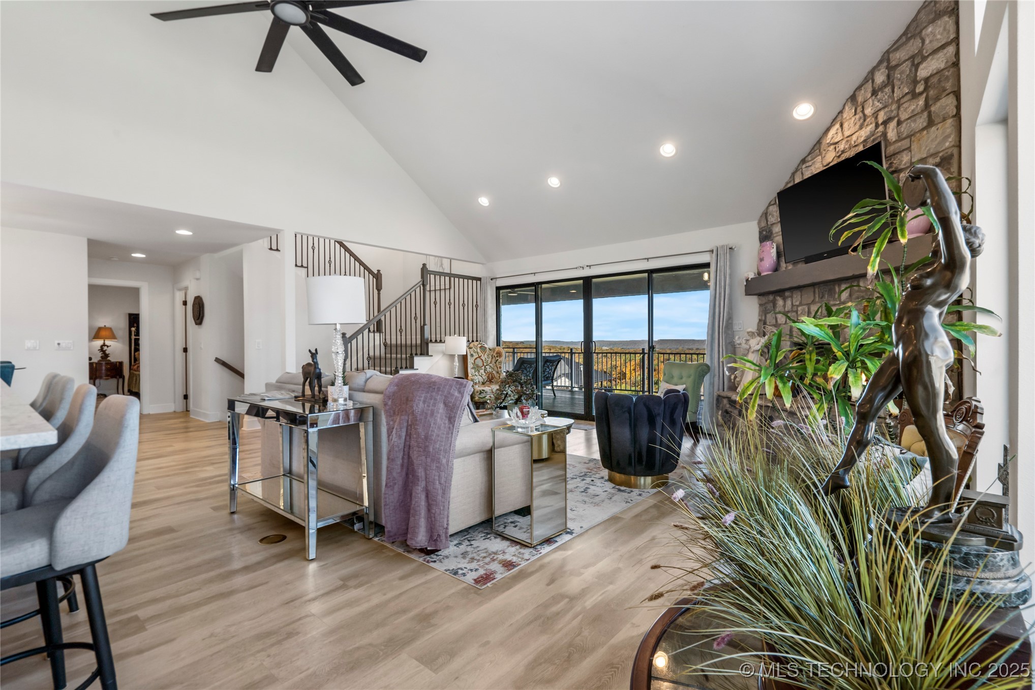 12255 Avalon Drive Property Photo 6