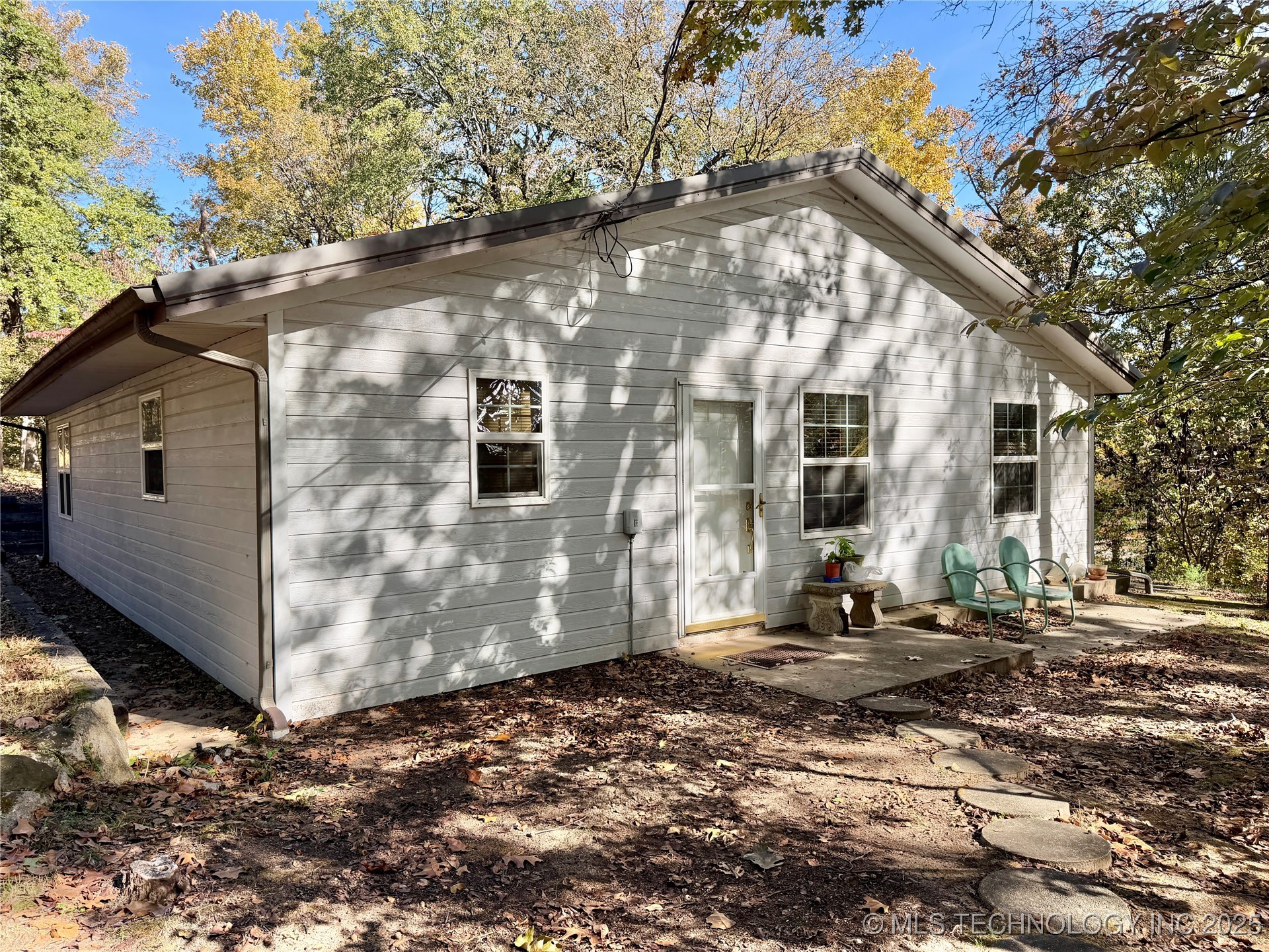 425671 E 1168 Road Property Photo 1