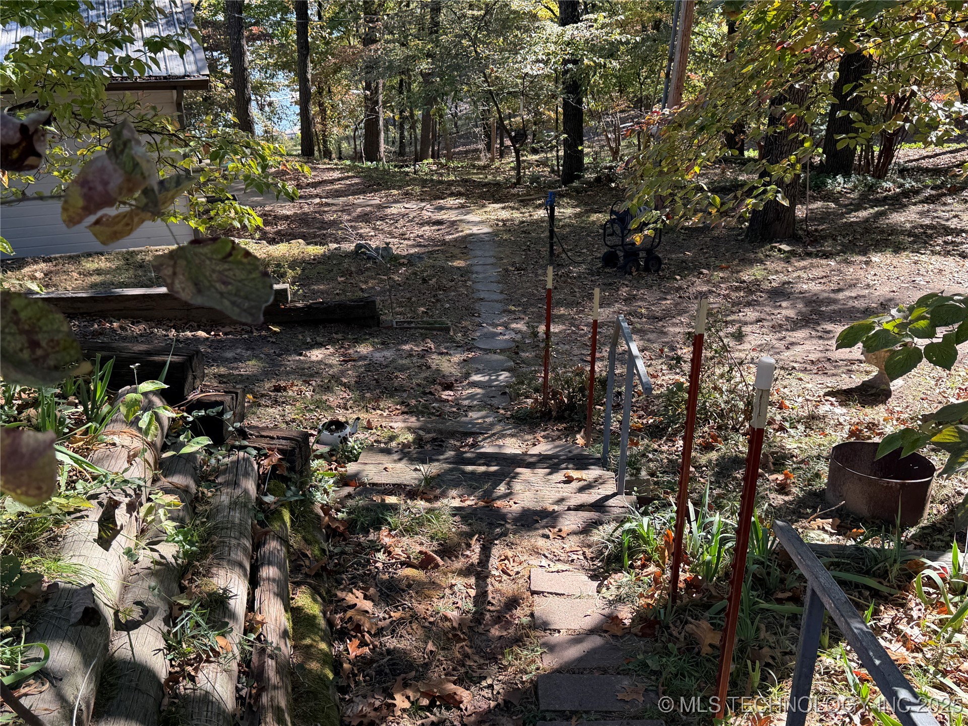 425671 E 1168 Road Property Photo 3