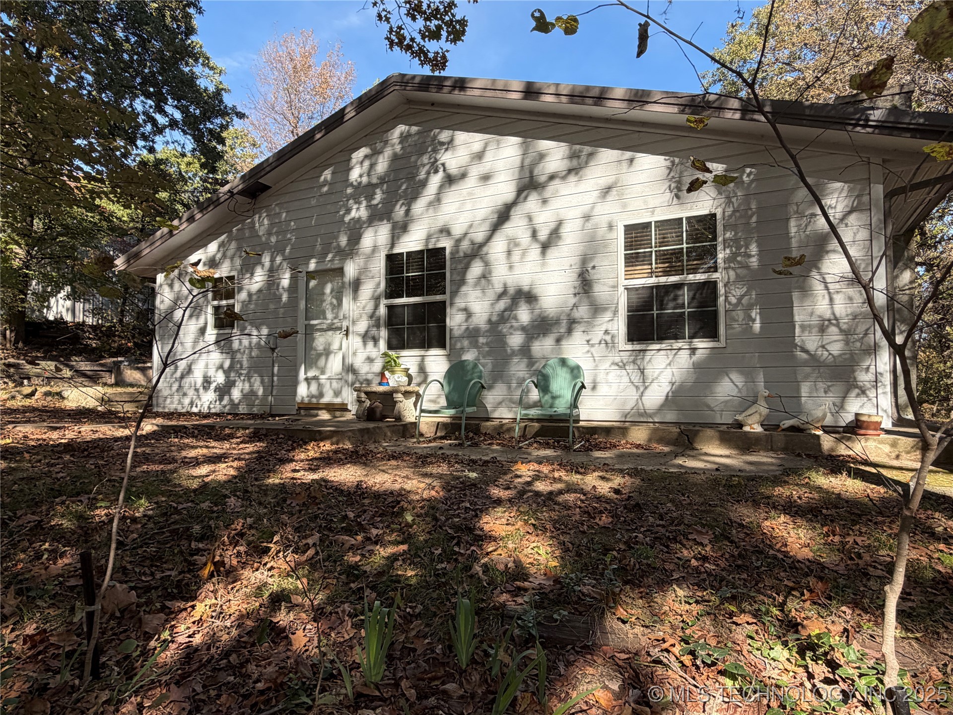 425671 E 1168 Road Property Photo 4