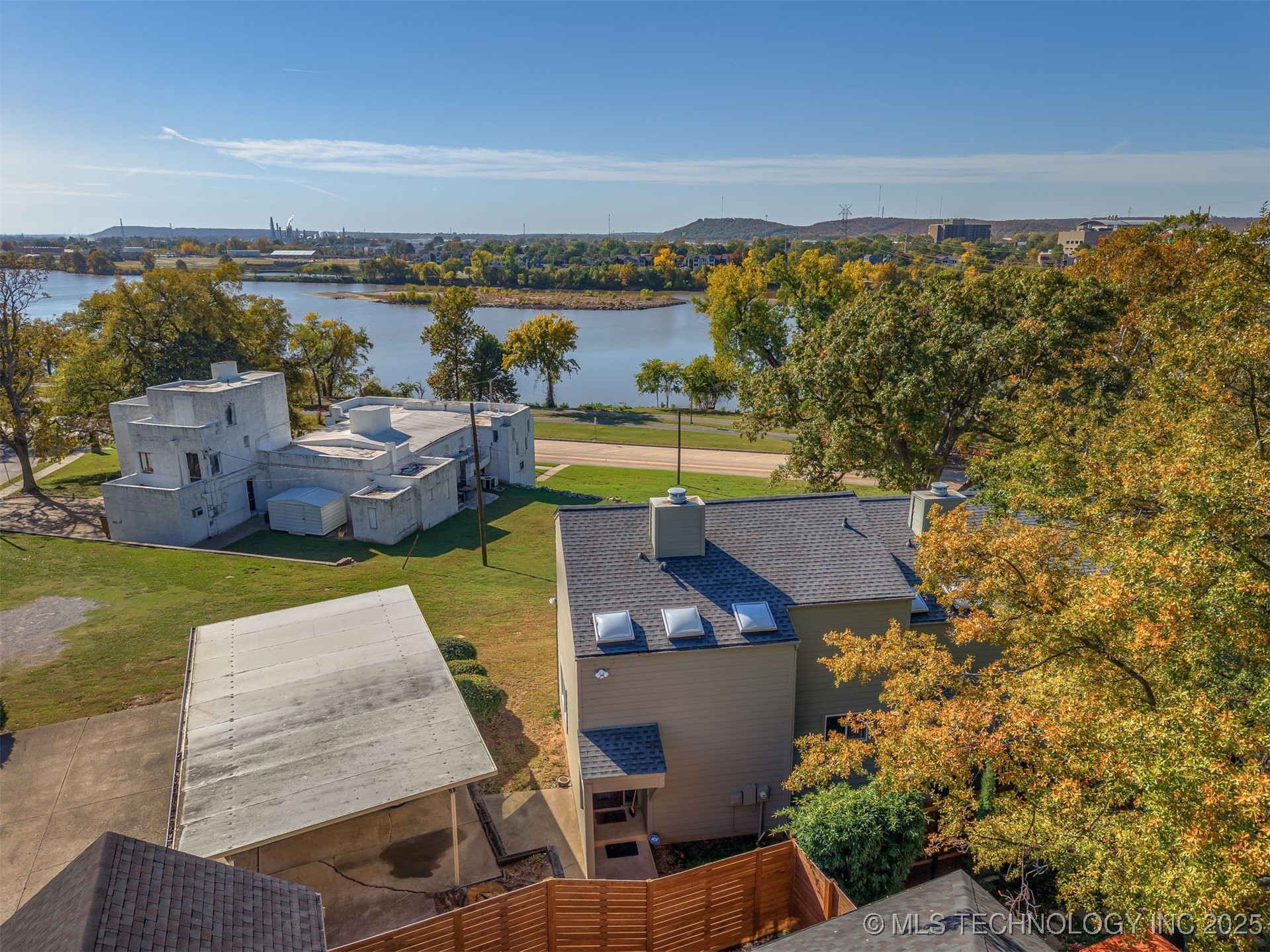 1410 S Houston Avenue D Property Photo 2