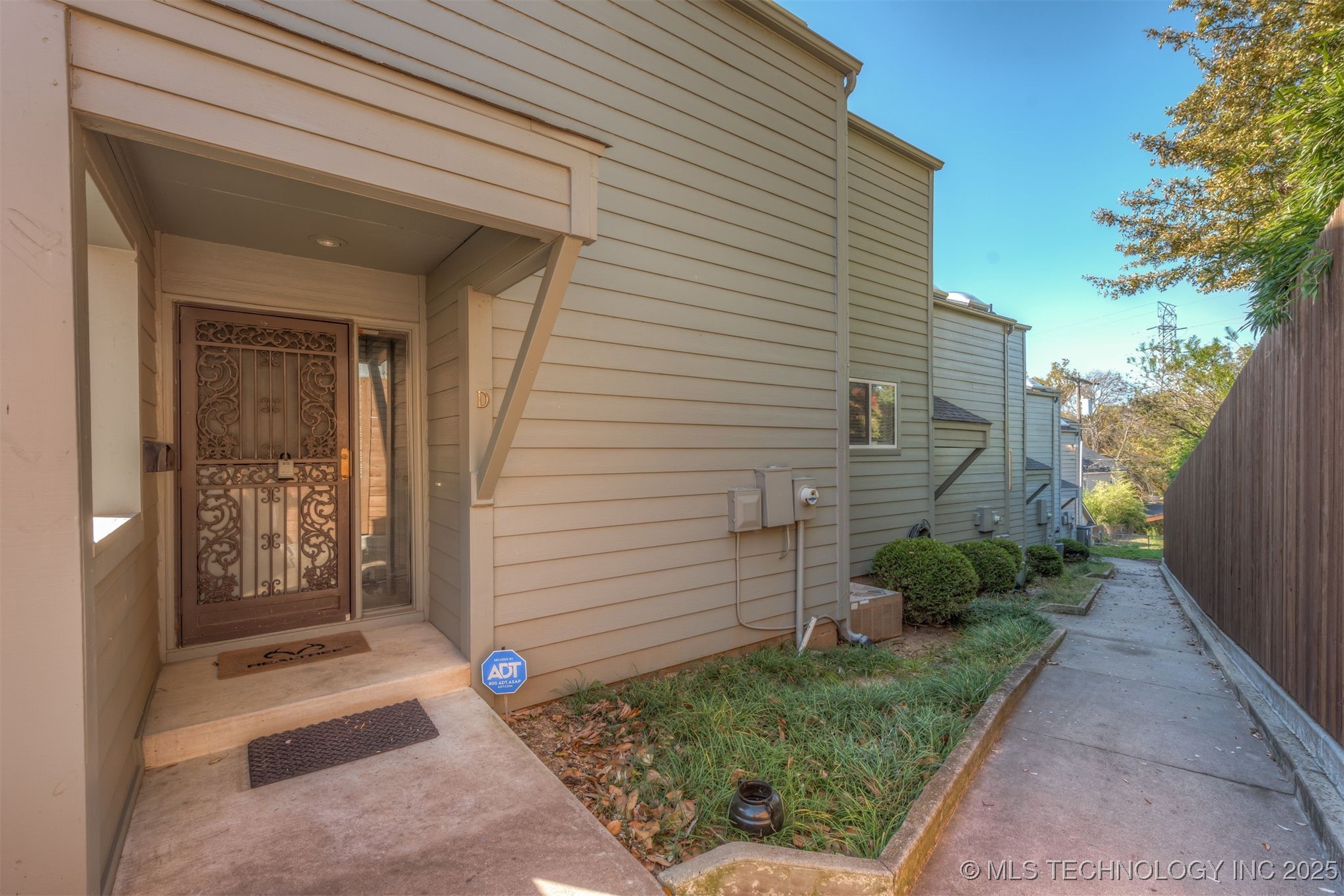 1410 S Houston Avenue D Property Photo 3