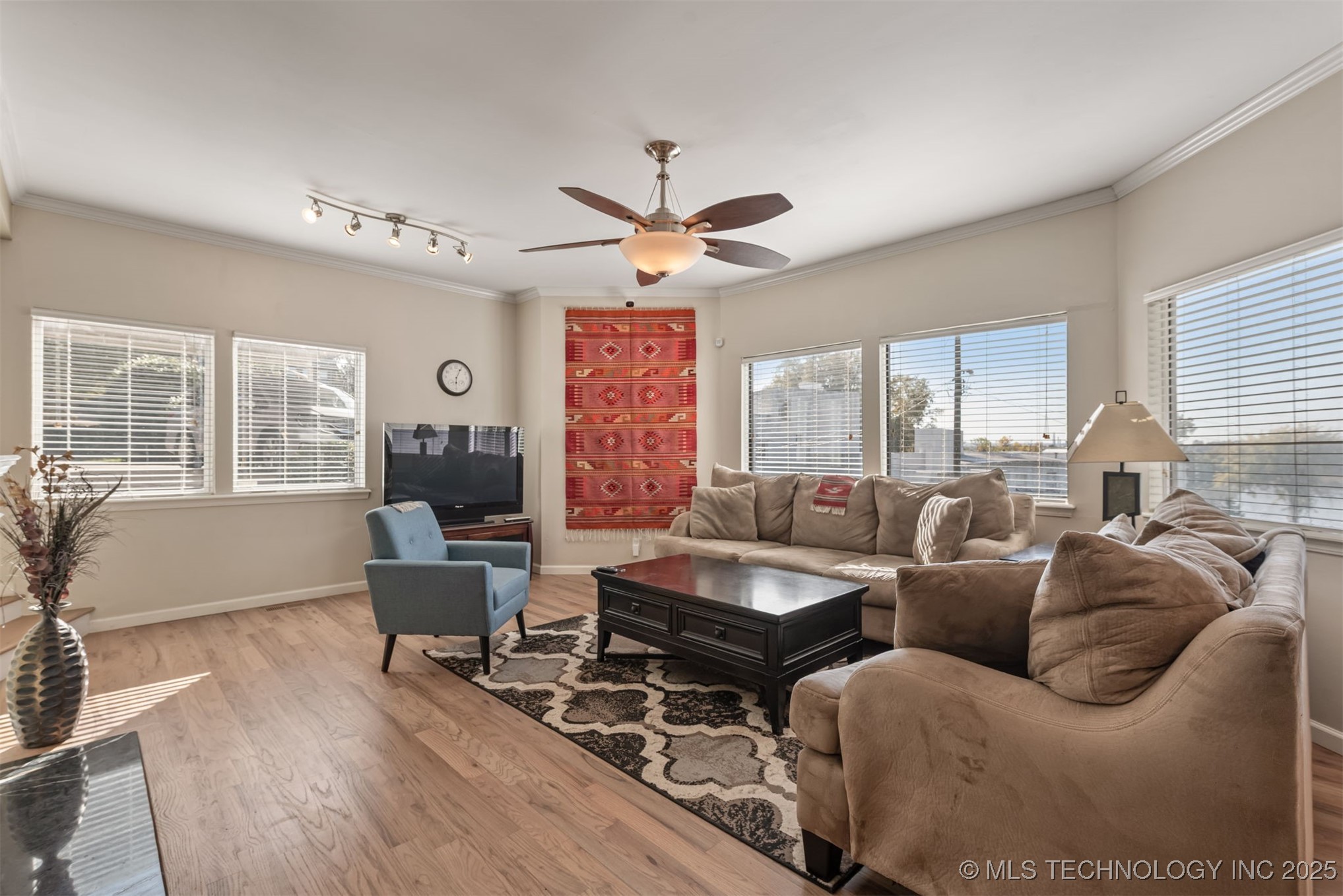 1410 S Houston Avenue D Property Photo 9