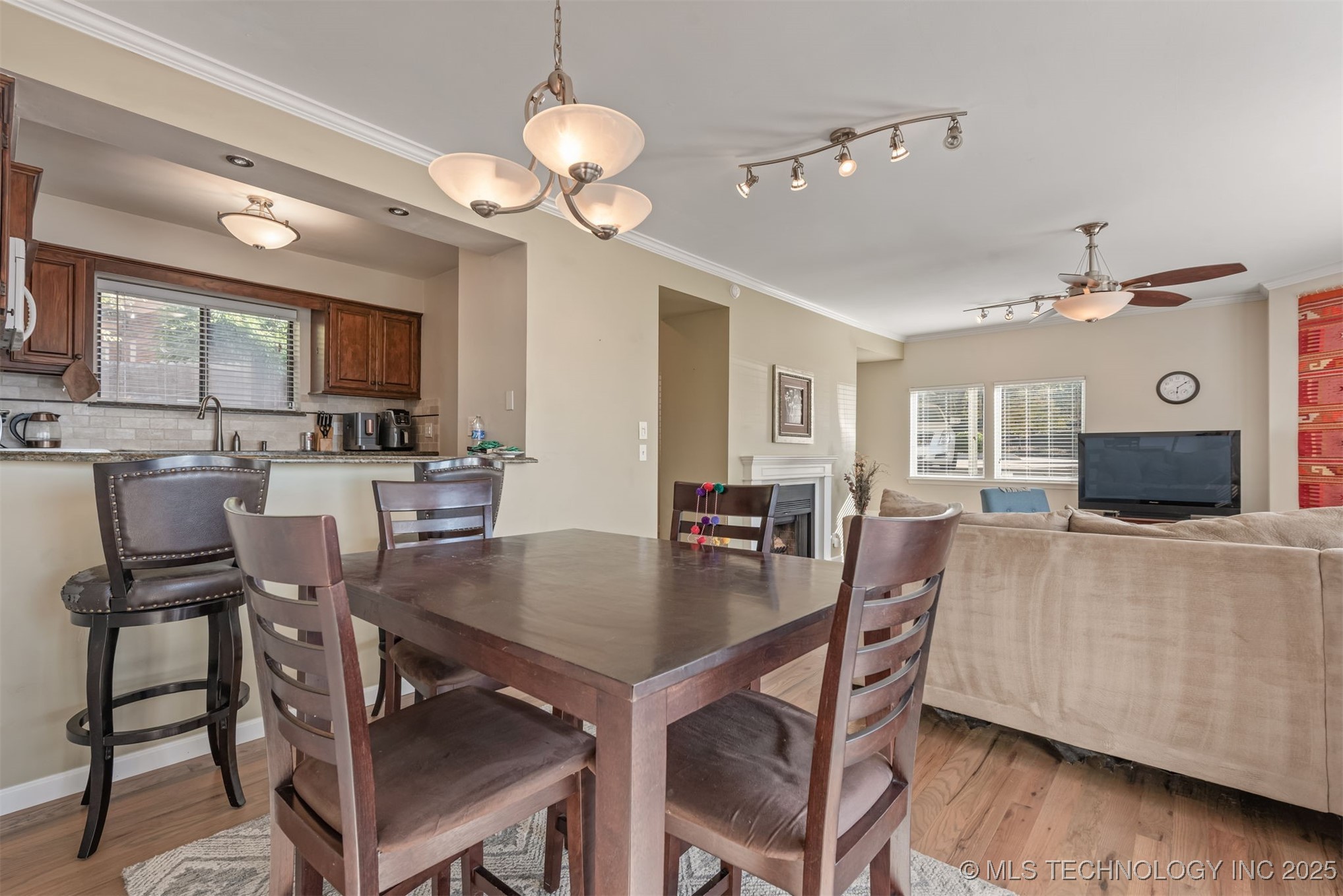 1410 S Houston Avenue D Property Photo 12