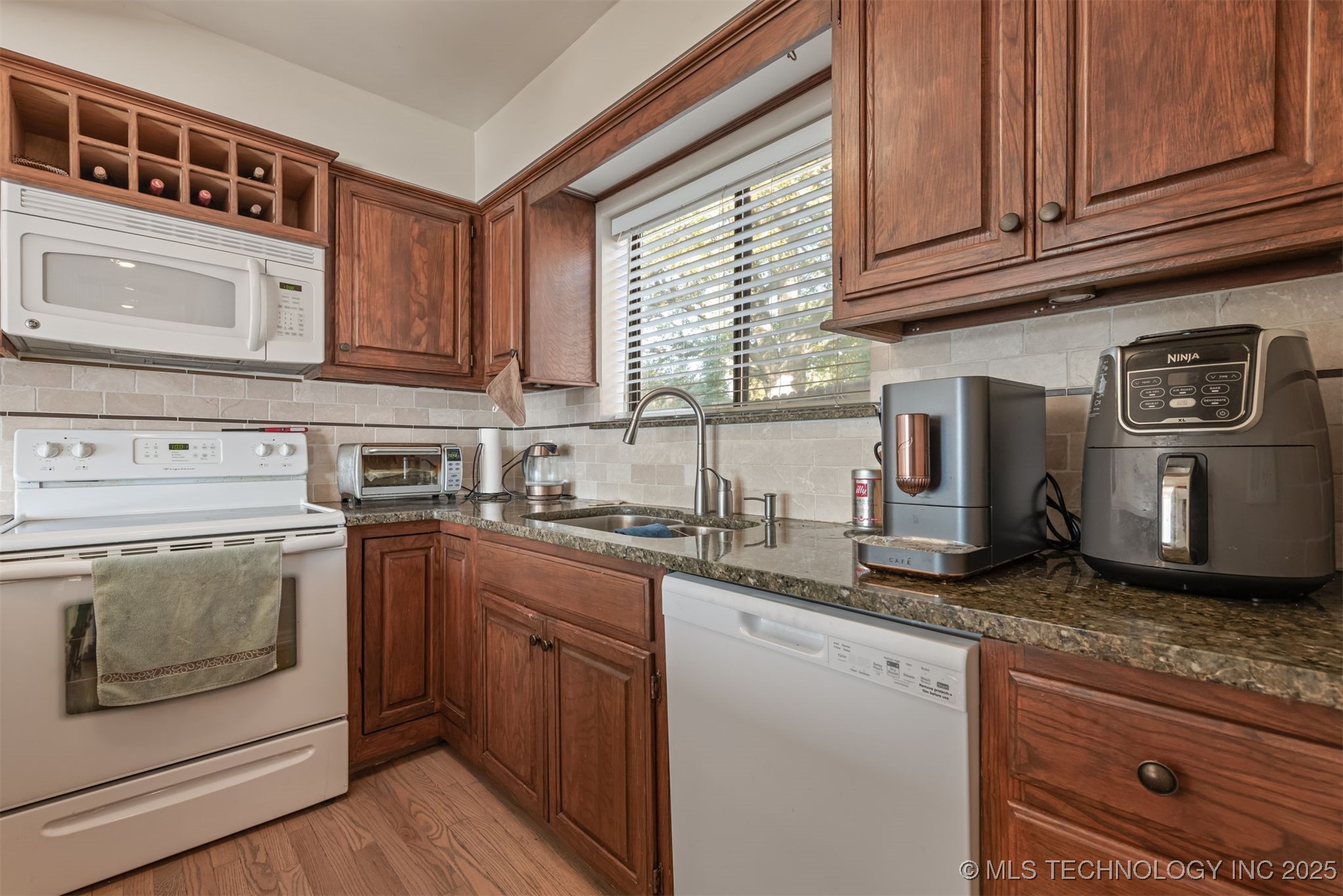 1410 S Houston Avenue D Property Photo 14