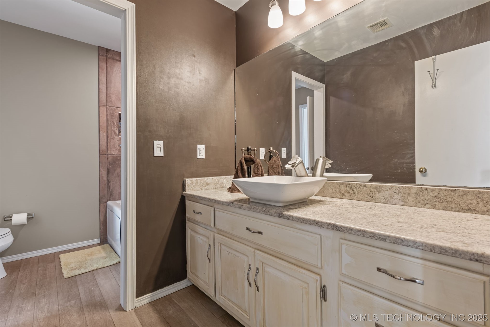 1410 S Houston Avenue D Property Photo 22