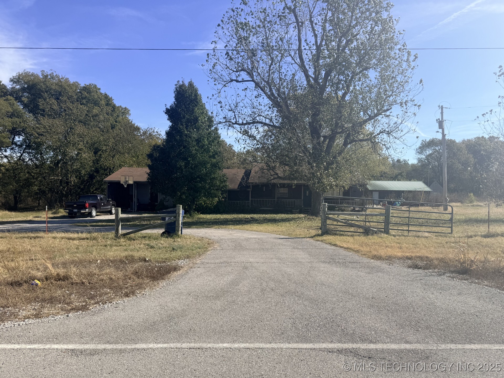 65337 S 220 Road Property Photo 1