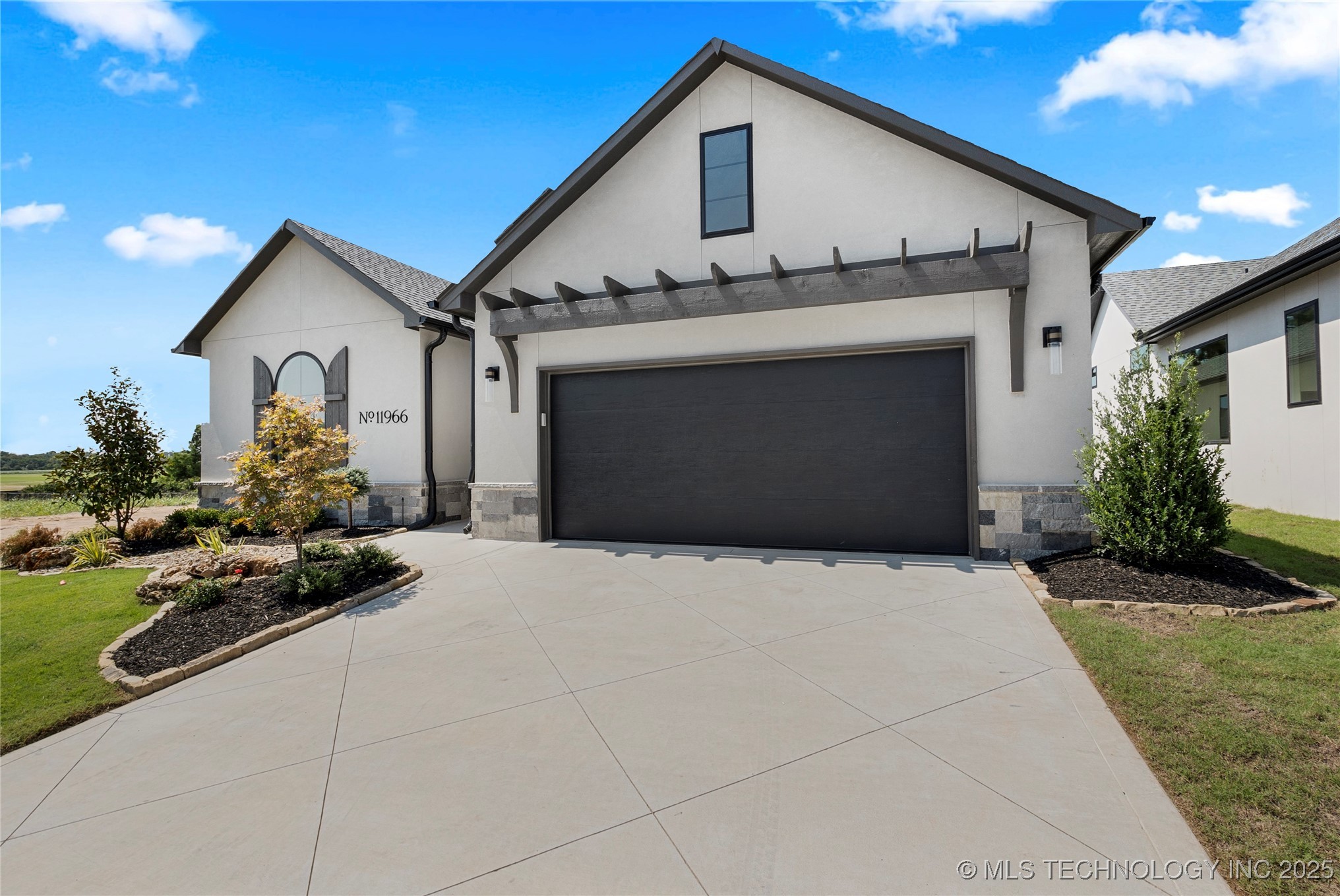 11966 S 94th East Avenue Property Photo 1