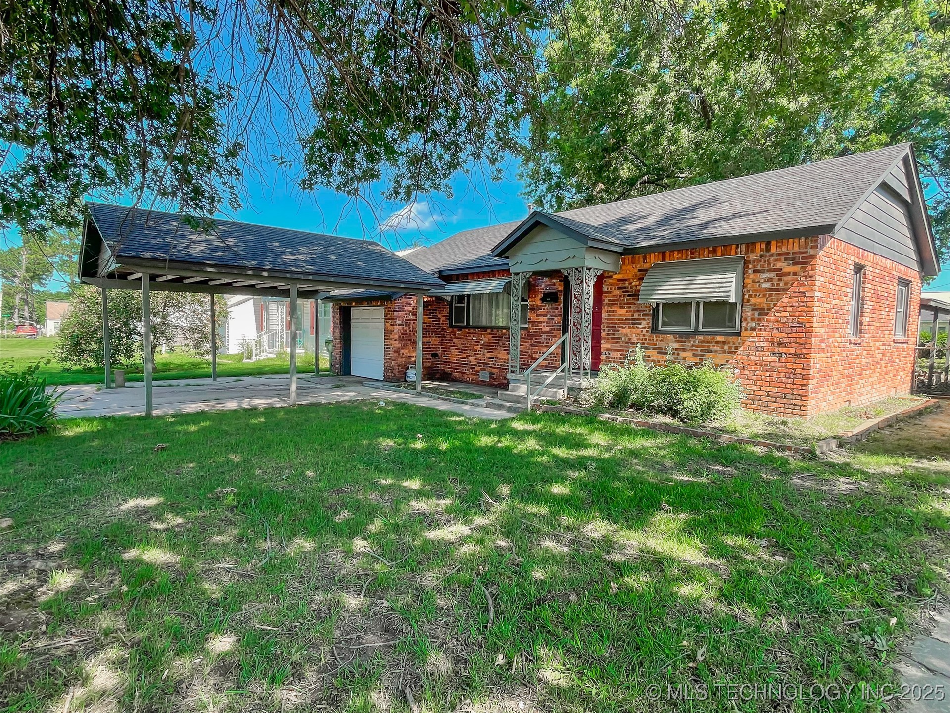 2112 Chandler Road Property Photo 2