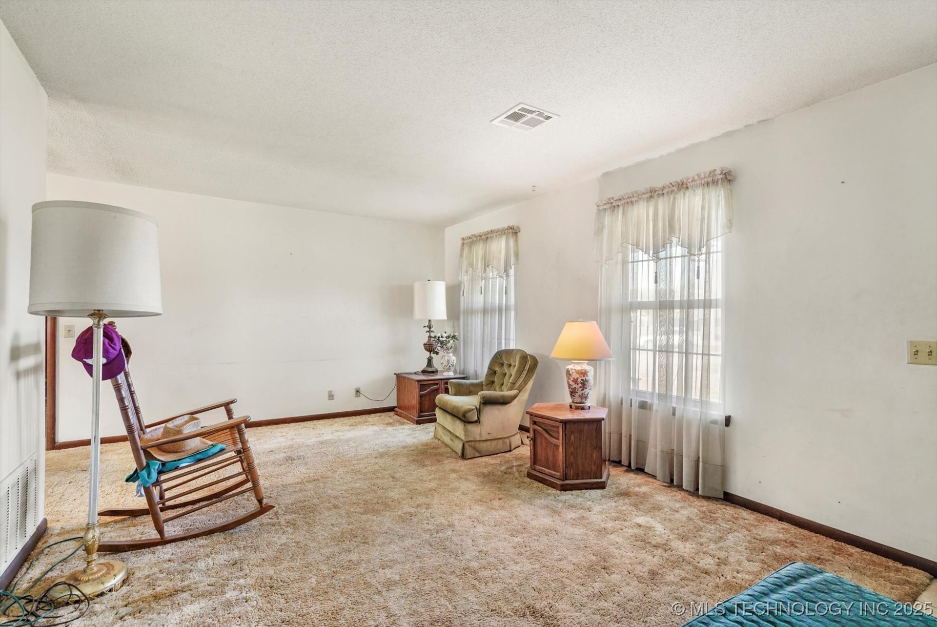 211 N Choctaw Road Property Photo 3