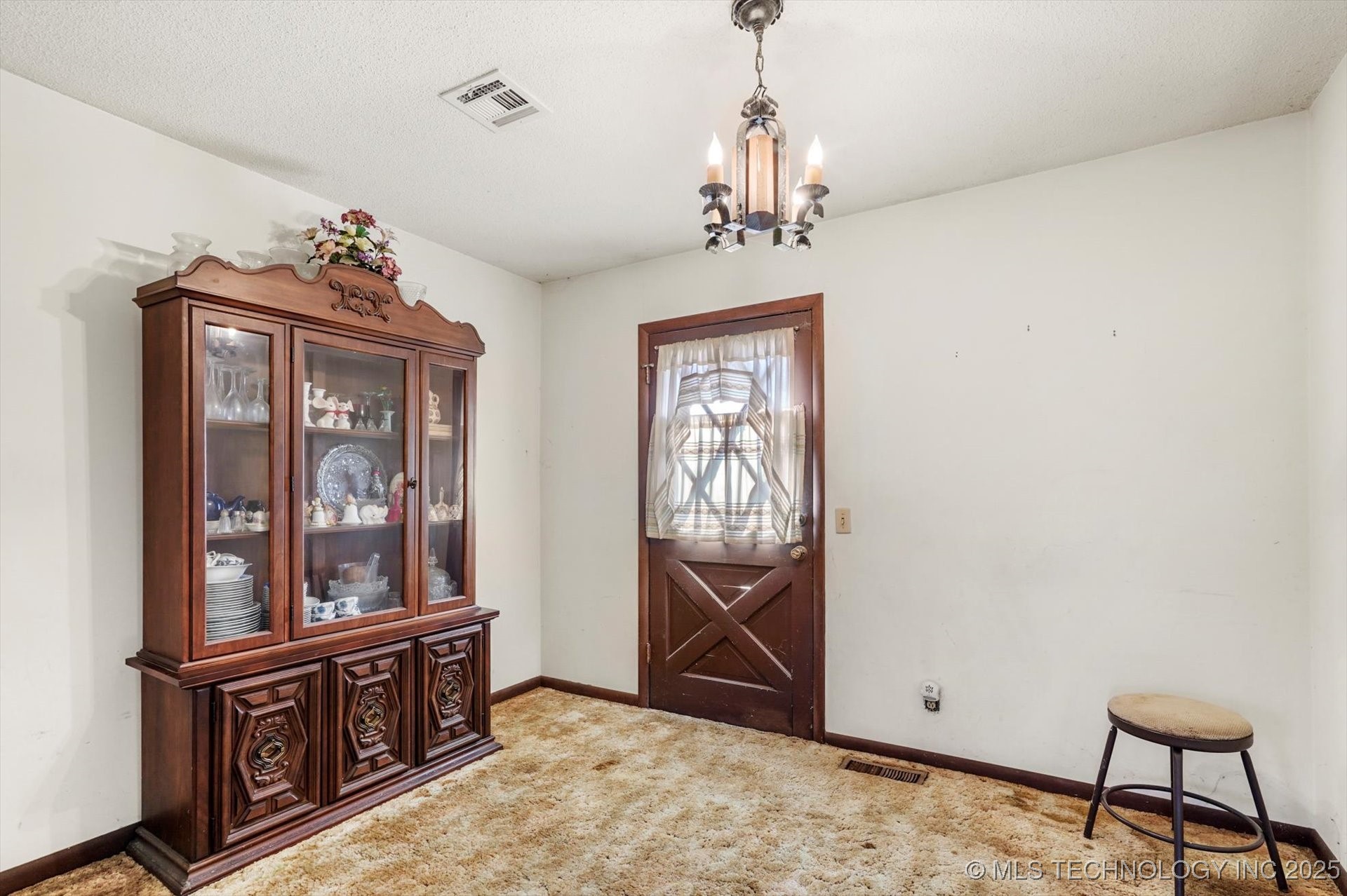 211 N Choctaw Road Property Photo 5