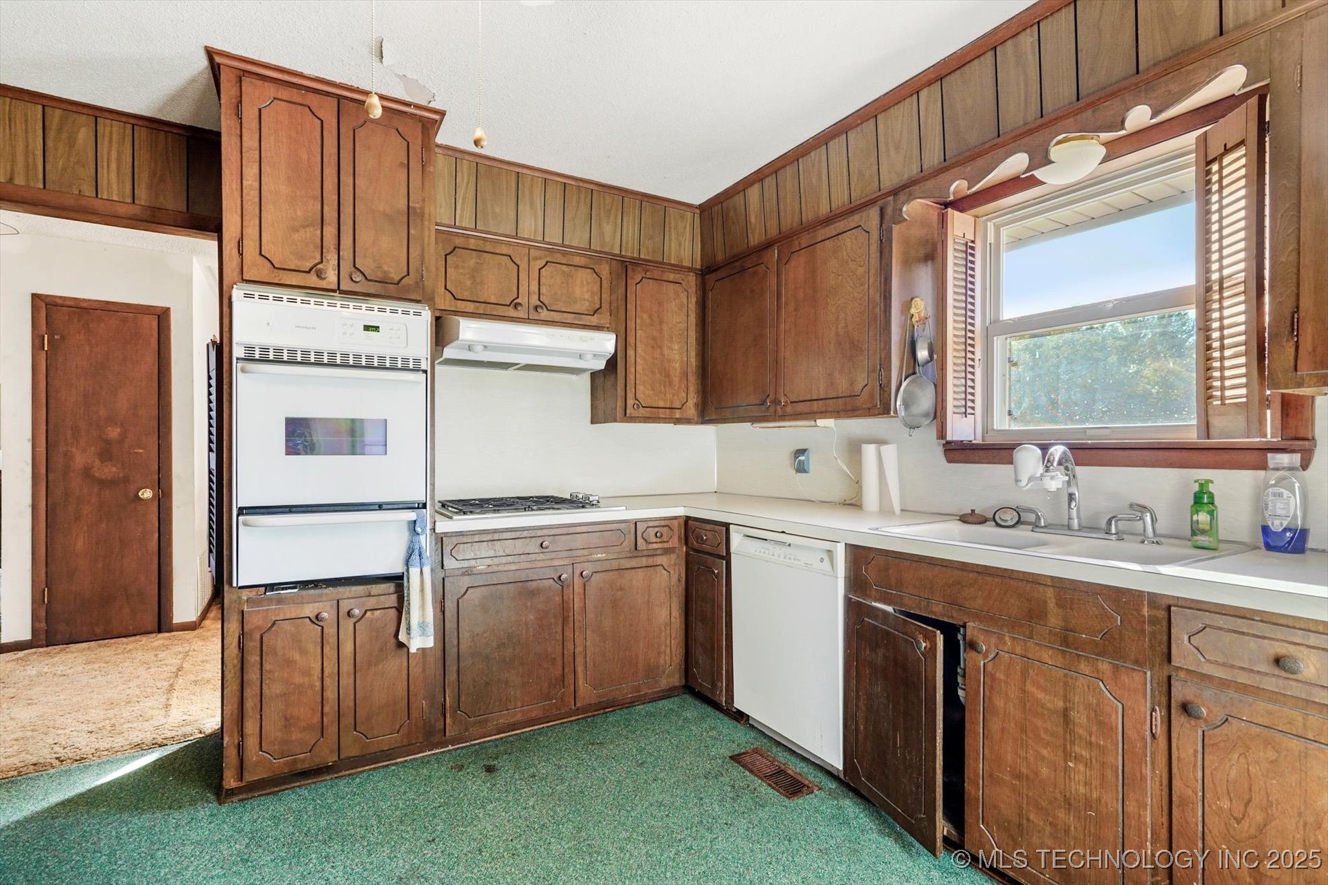 211 N Choctaw Road Property Photo 7