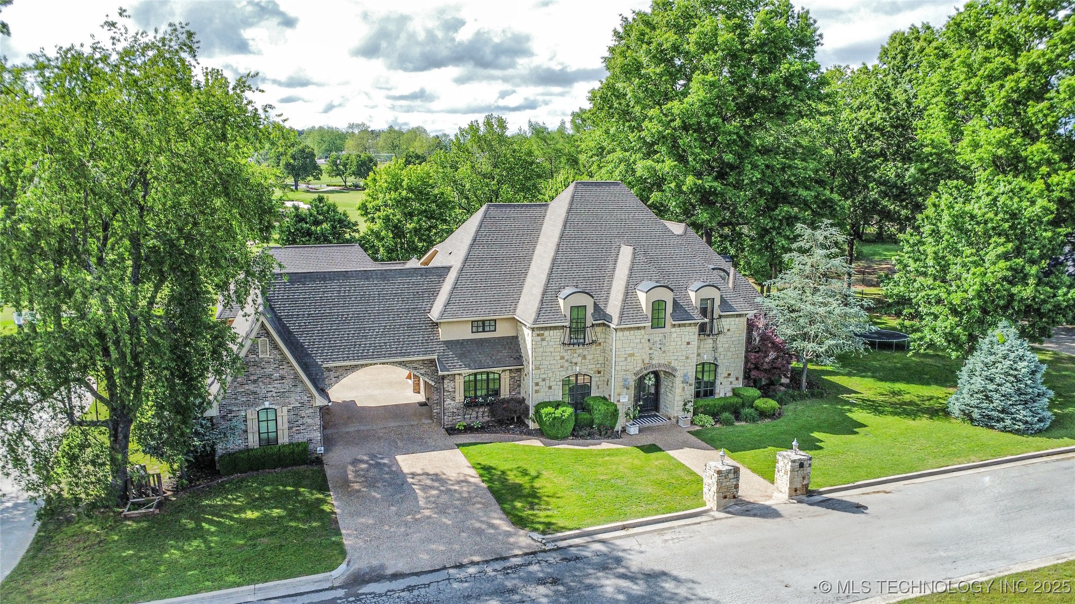 3270 Cypress Lane Property Photo 2