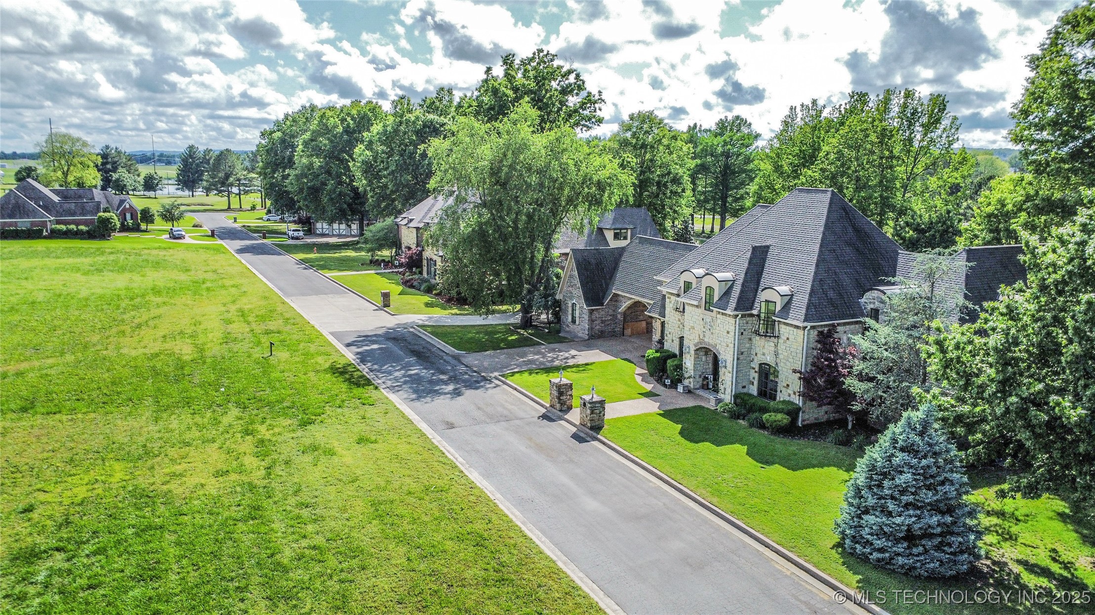 3270 Cypress Lane Property Photo 3