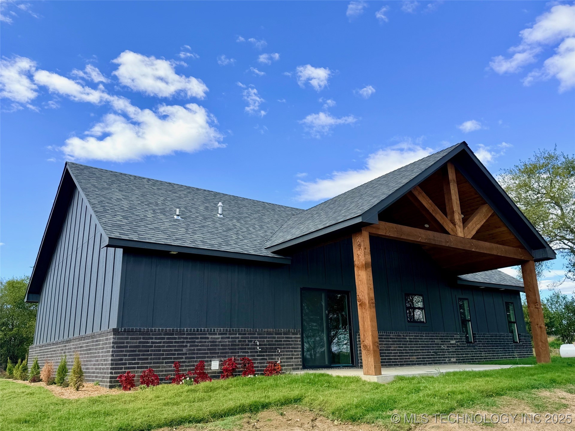 16902 Hackberry Lane Property Photo 2