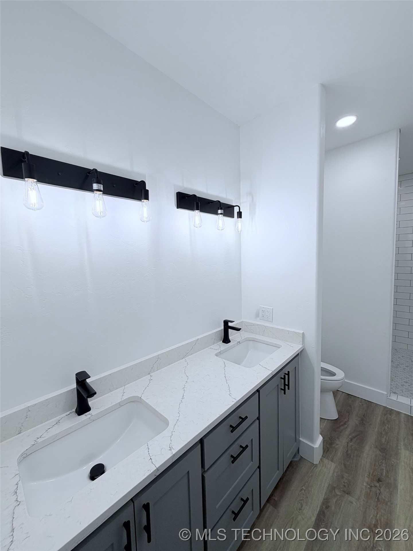 16902 Hackberry Lane Property Photo 7