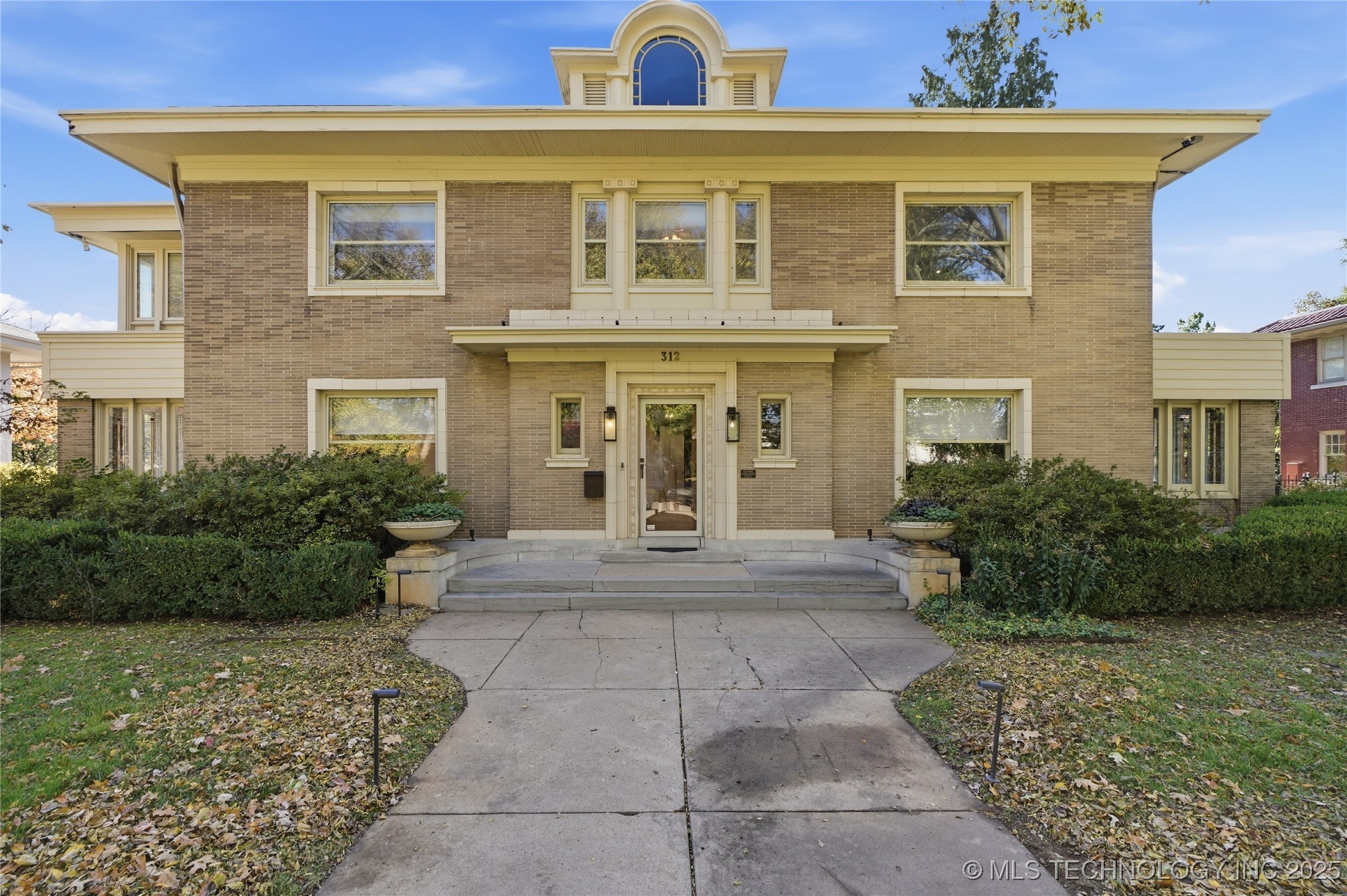 312 E 19th Street Property Photo 1