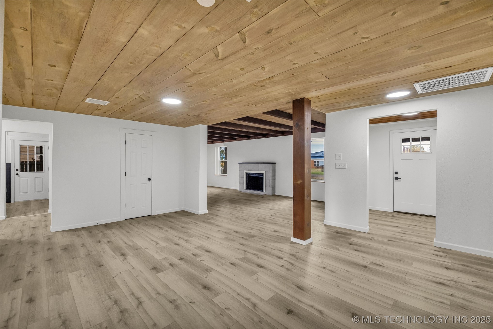 410 W Franklin Street Property Photo 9