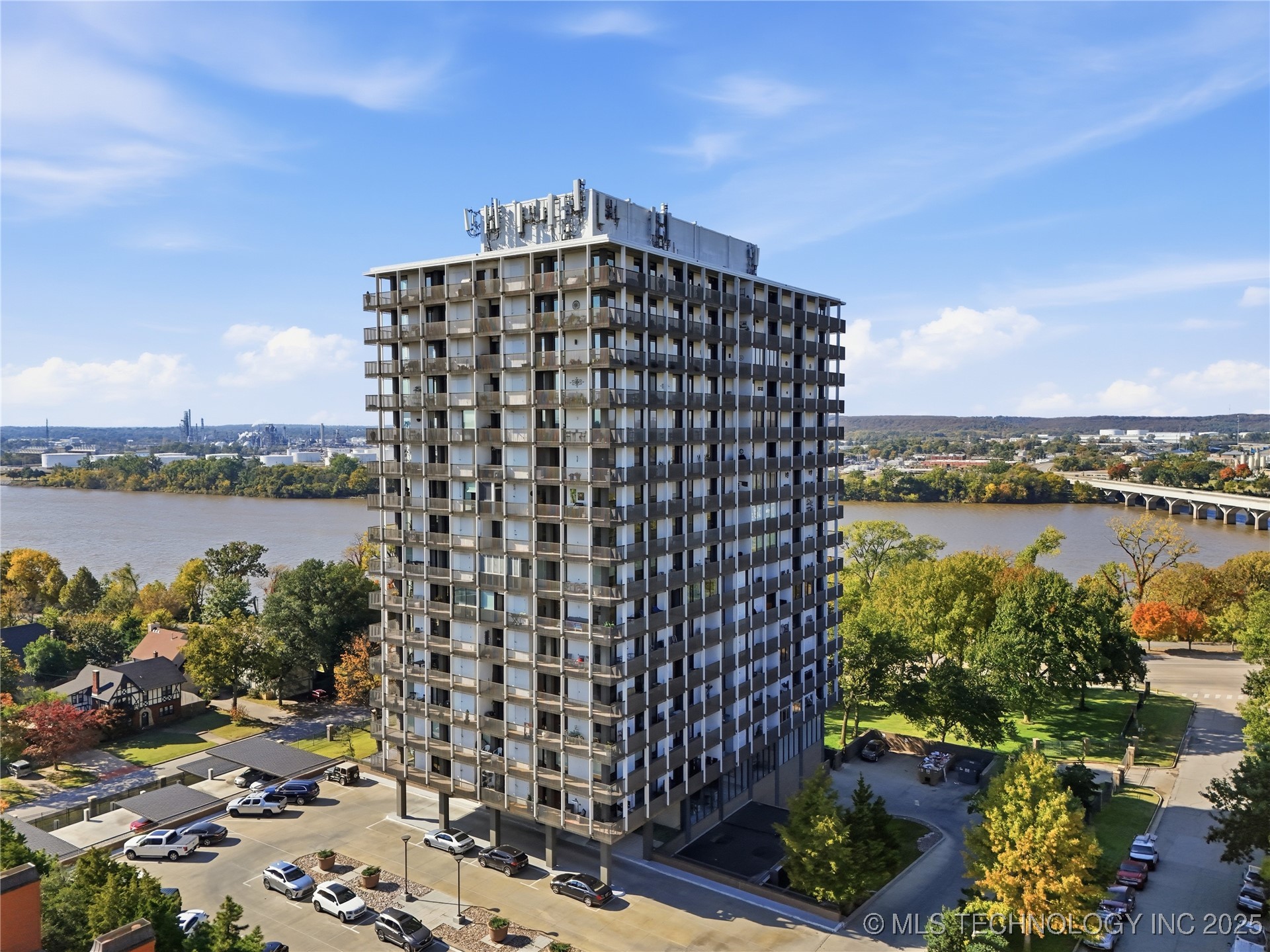 2300 Riverside Drive 8a Property Photo 2