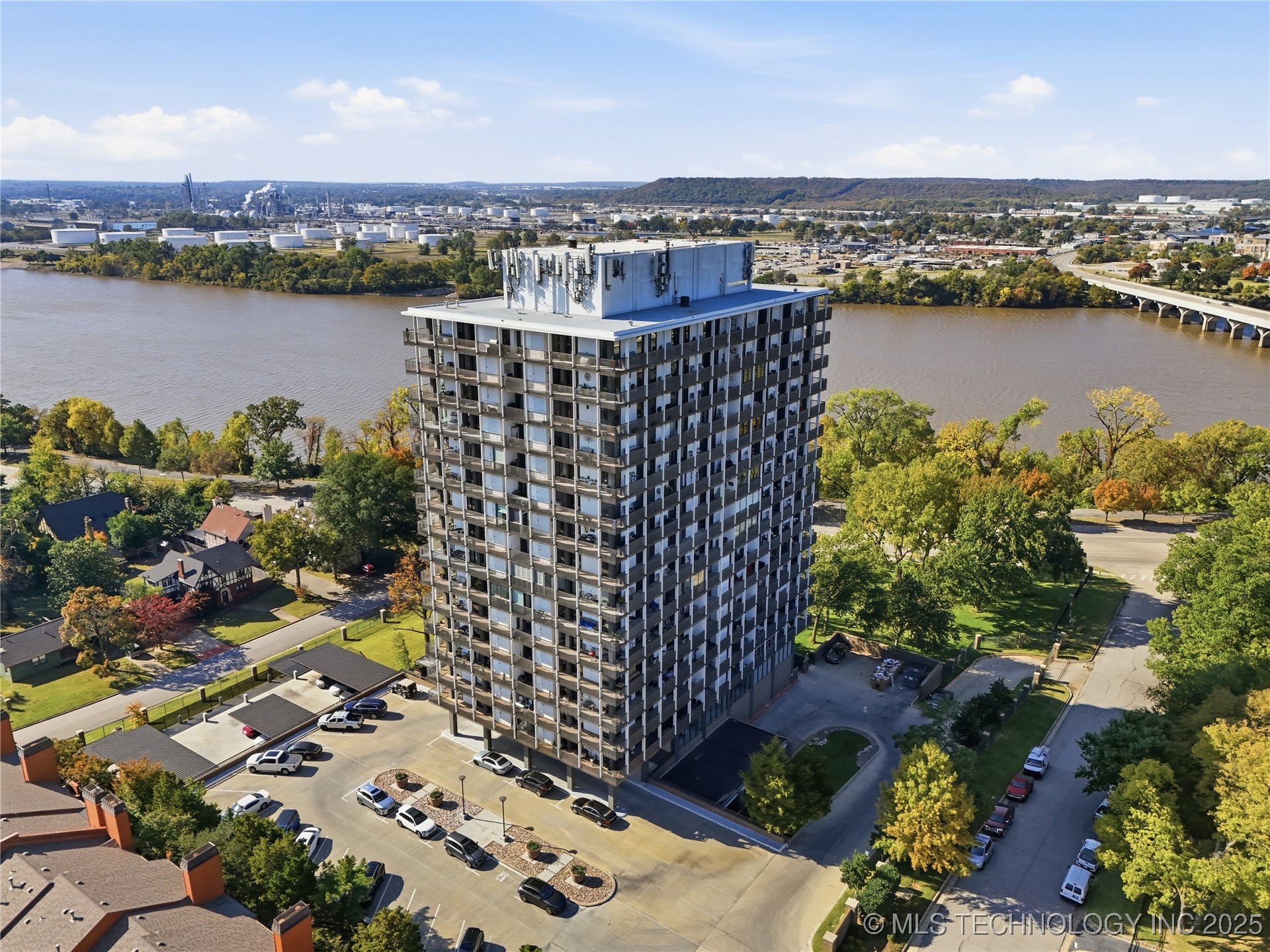 2300 Riverside Drive 8a Property Photo 3