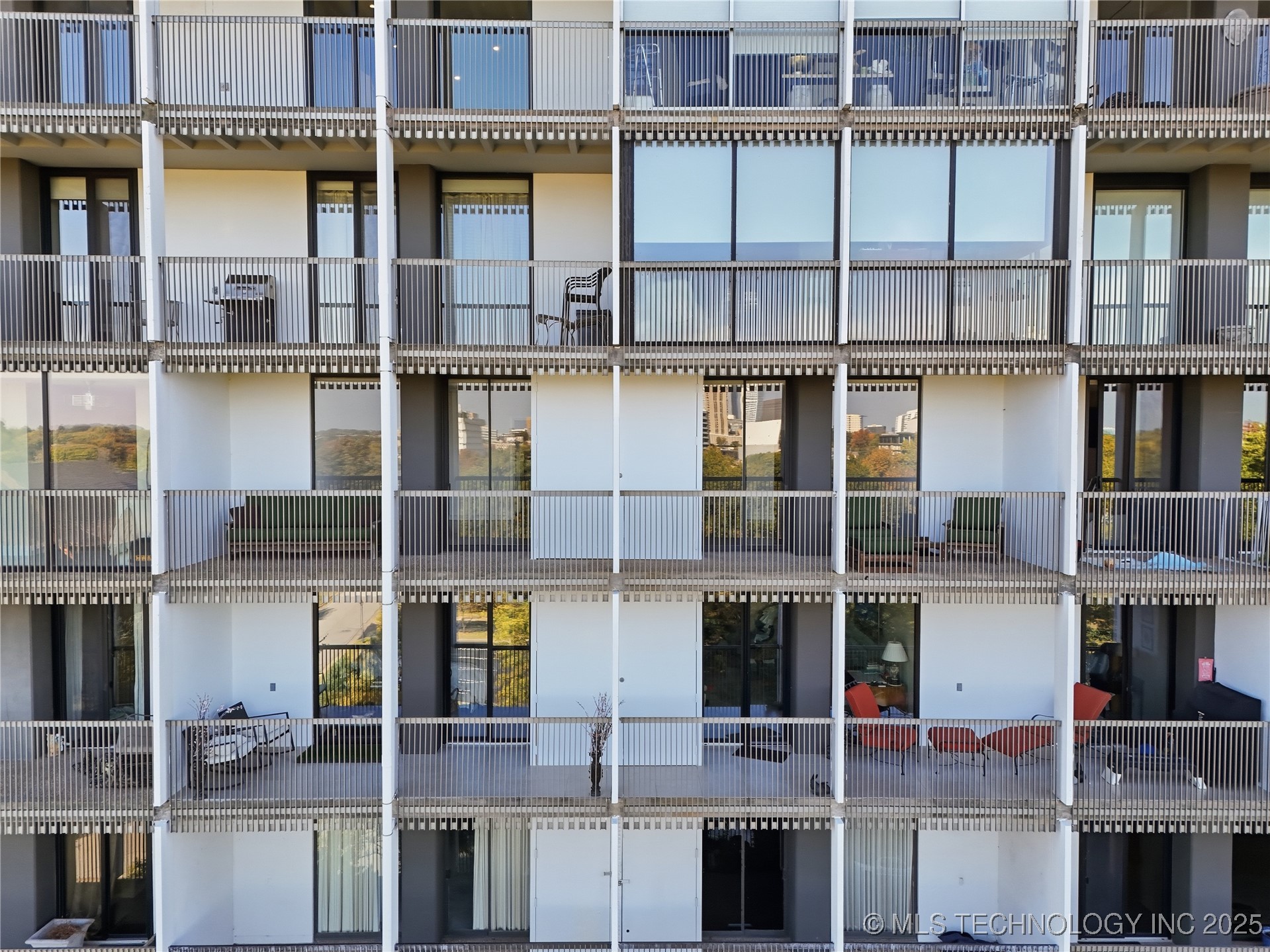 2300 Riverside Drive 8a Property Photo 4